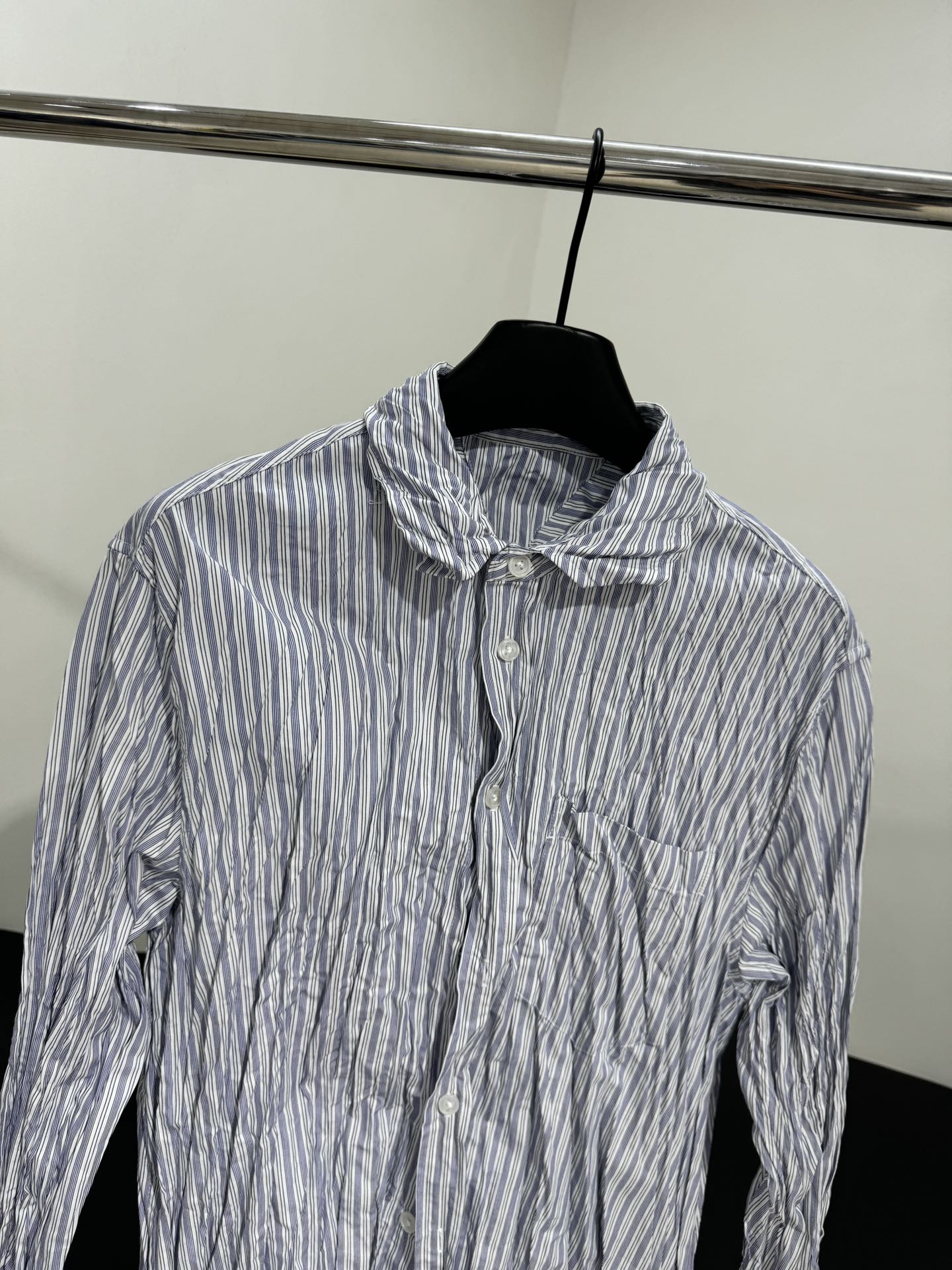 Unique Wrinkle Design Striped Suit with Gender-Equal Style and Age Reduction Effect - 图片 2