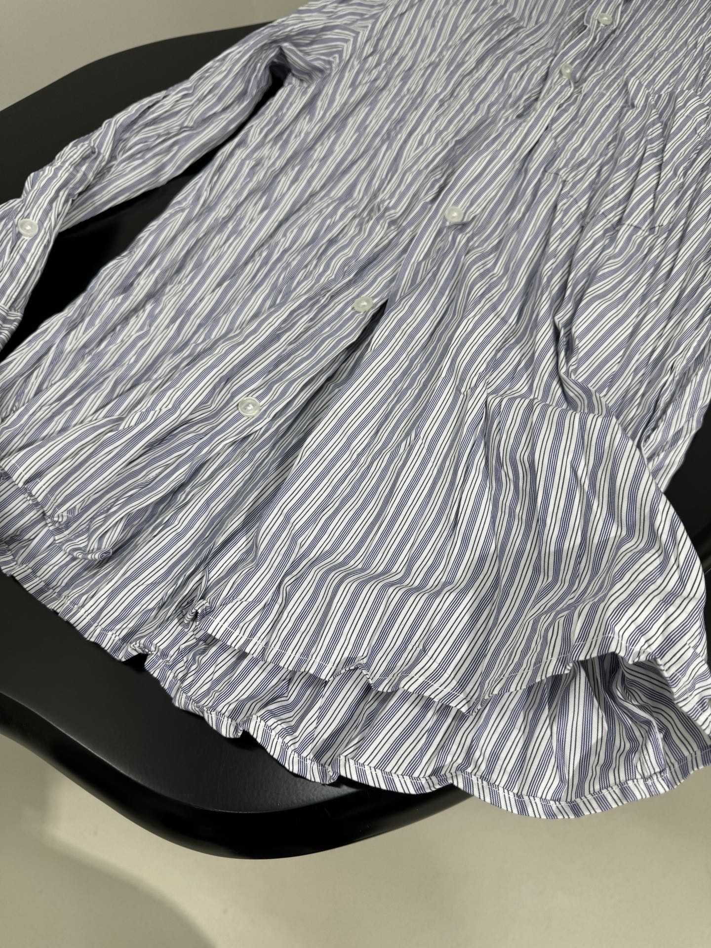 Unique Wrinkle Design Striped Suit with Gender-Equal Style and Age Reduction Effect - 图片 7