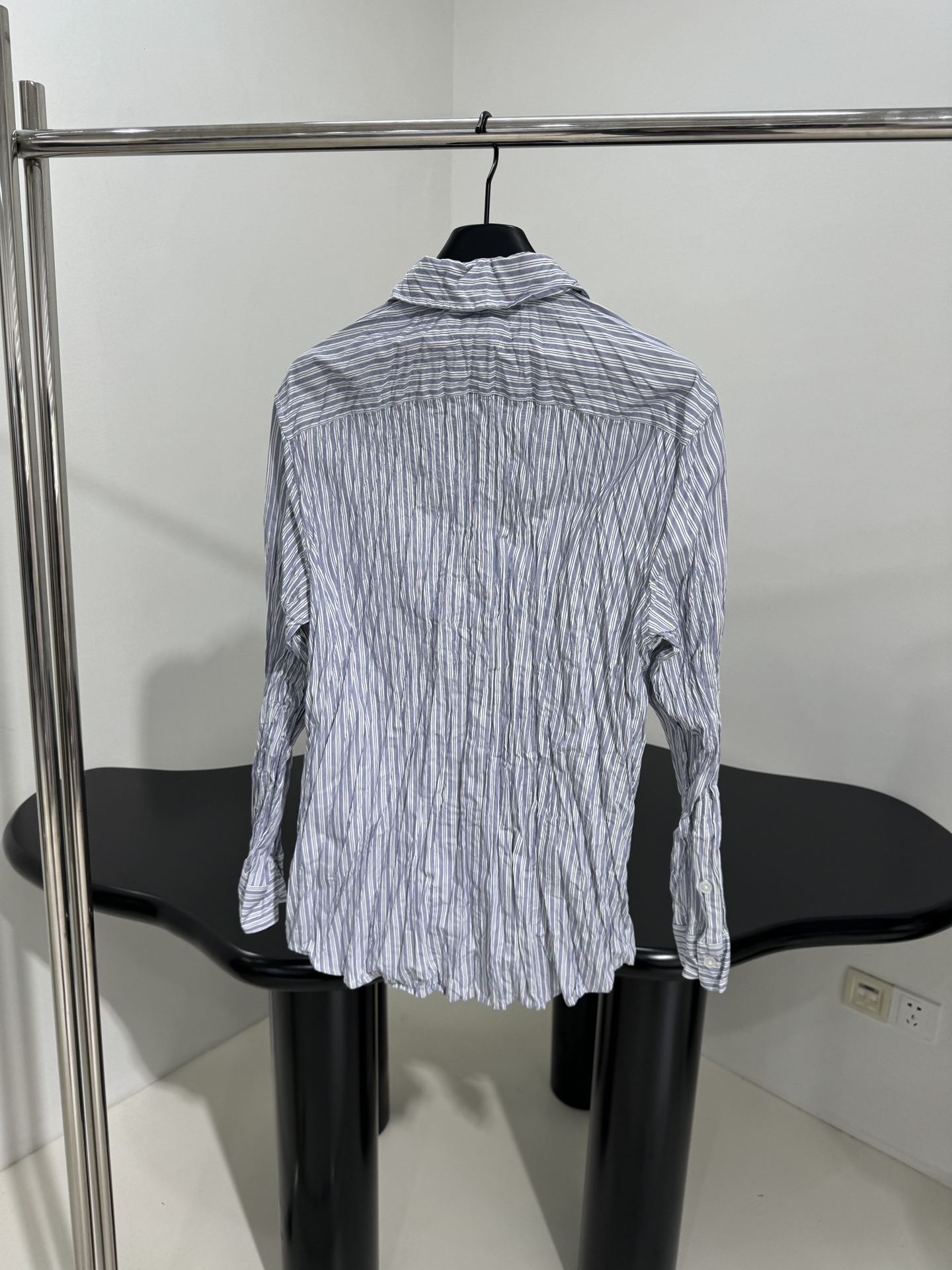 Unique Wrinkle Design Striped Suit with Gender-Equal Style and Age Reduction Effect - 图片 3
