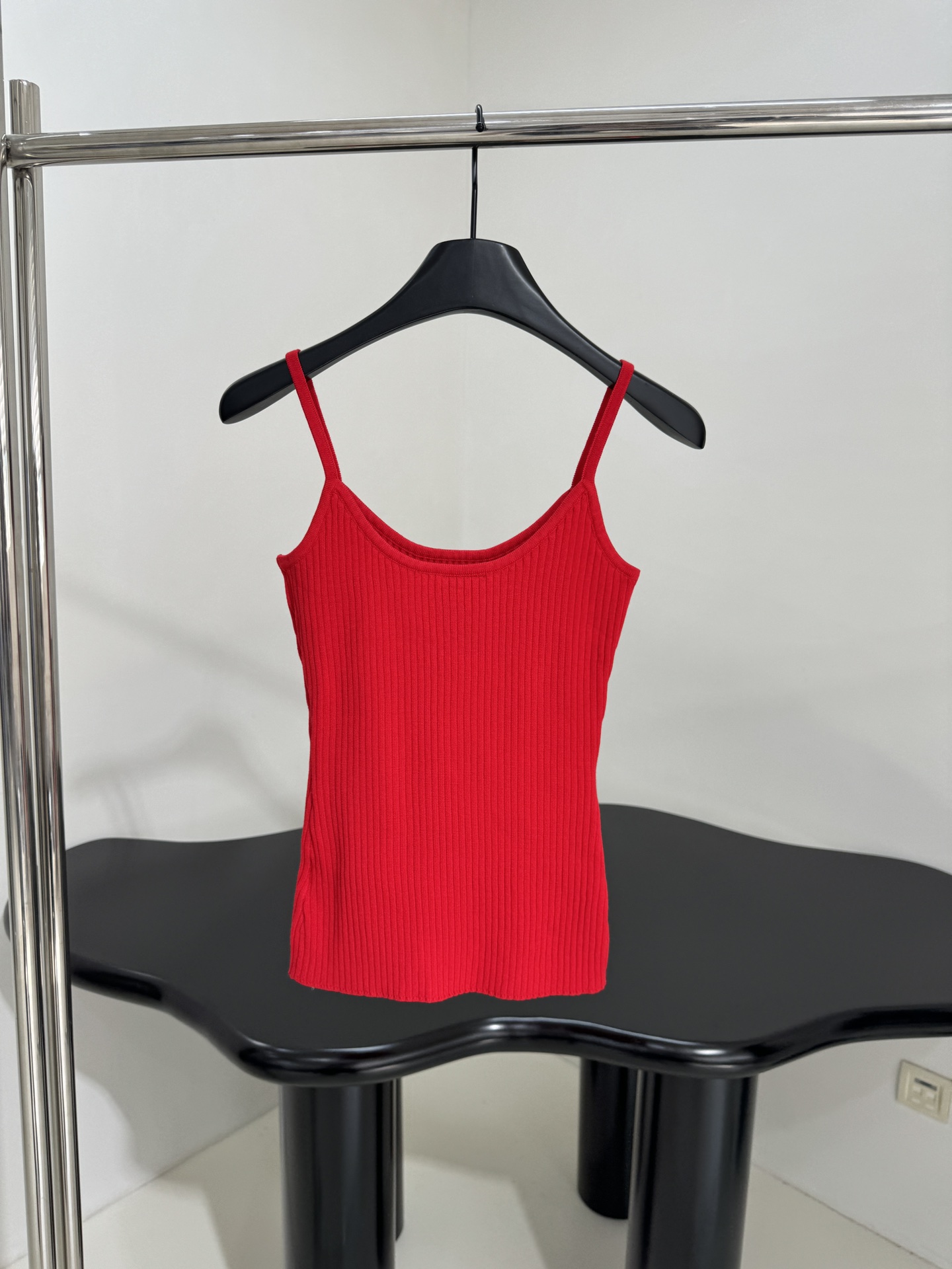 Courrege Suit: Original Design with Cotton Knit Vest, Weave-Making Process and Brand Logo Embroidery - 图片 3