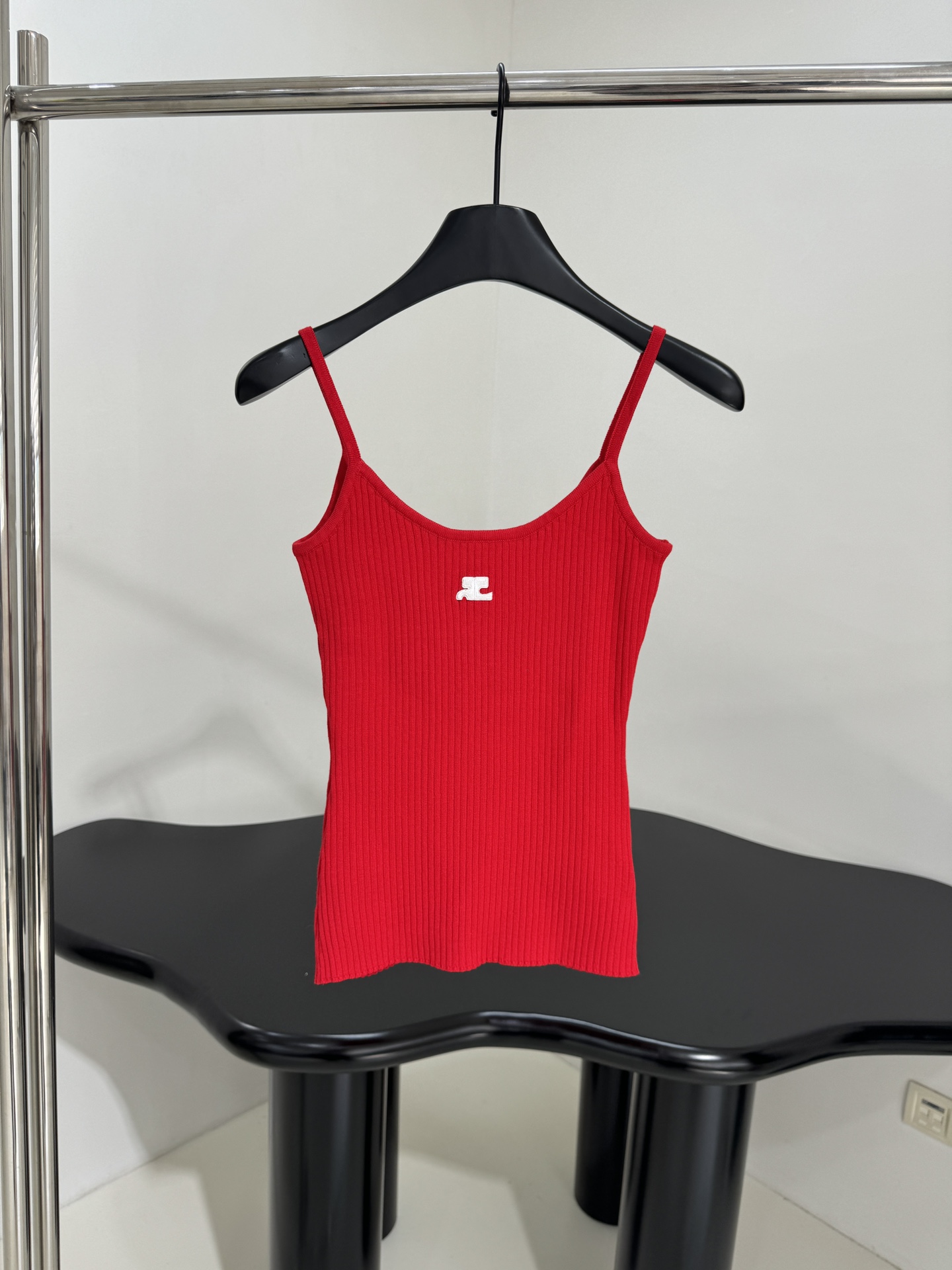 Courrege Suit: Original Design with Cotton Knit Vest, Weave-Making Process and Brand Logo Embroidery