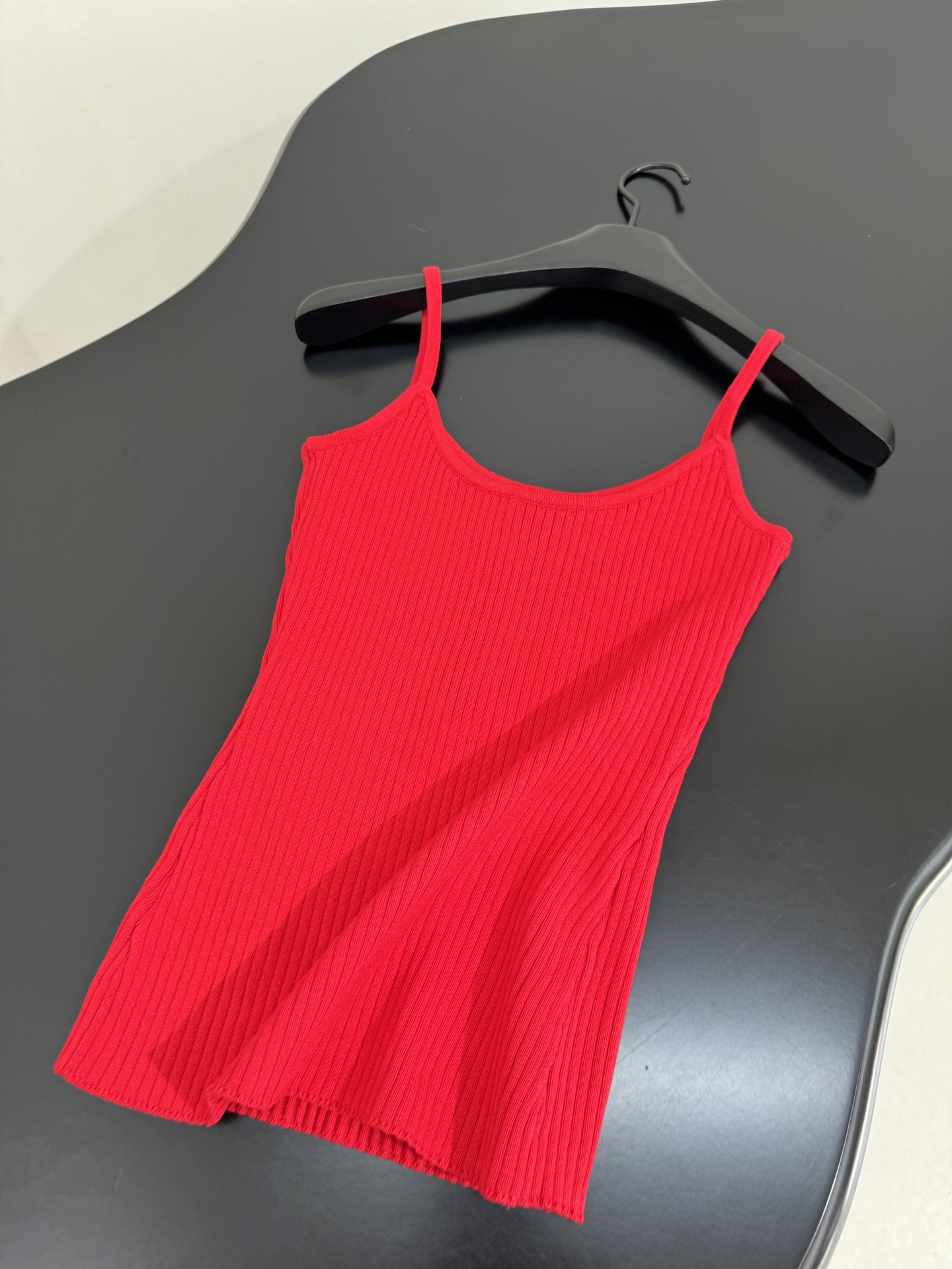 Courrege Suit: Original Design with Cotton Knit Vest, Weave-Making Process and Brand Logo Embroidery - 图片 8