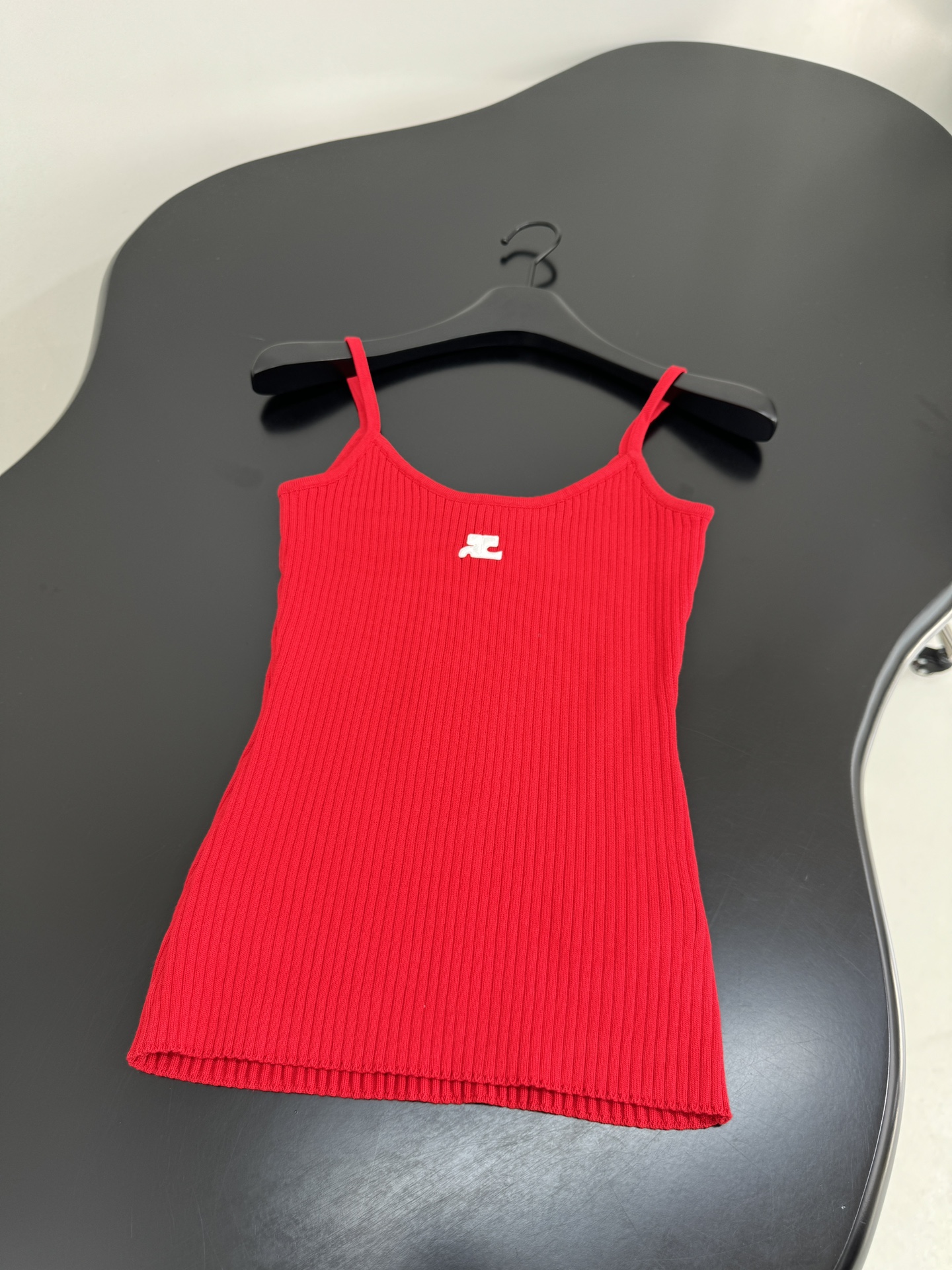 Courrege Suit: Original Design with Cotton Knit Vest, Weave-Making Process and Brand Logo Embroidery - 图片 4