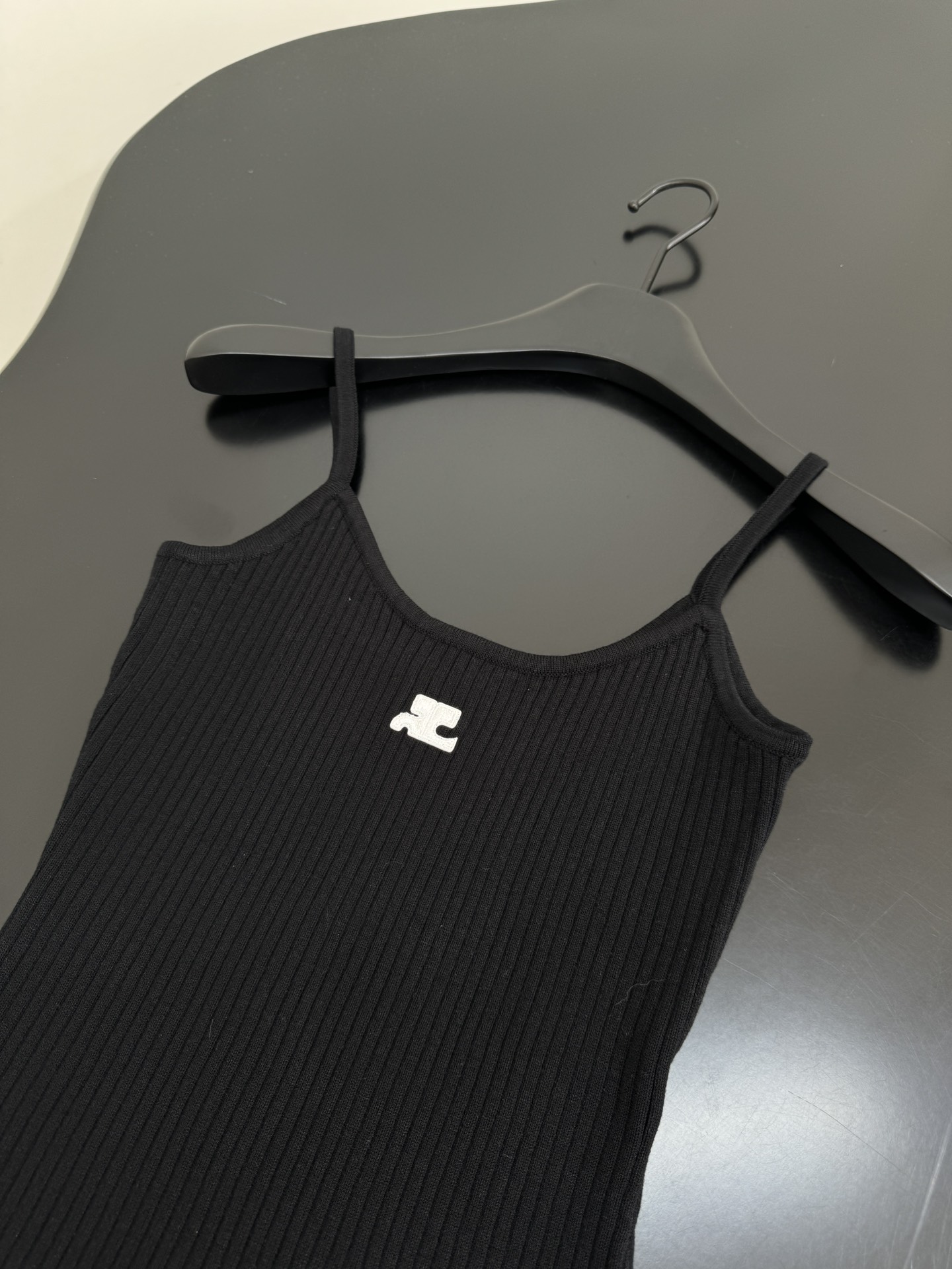 Courrege Suit: Original Hardcore Design with New Cotton Knit Vest and Logo Embroidery - 图片 5