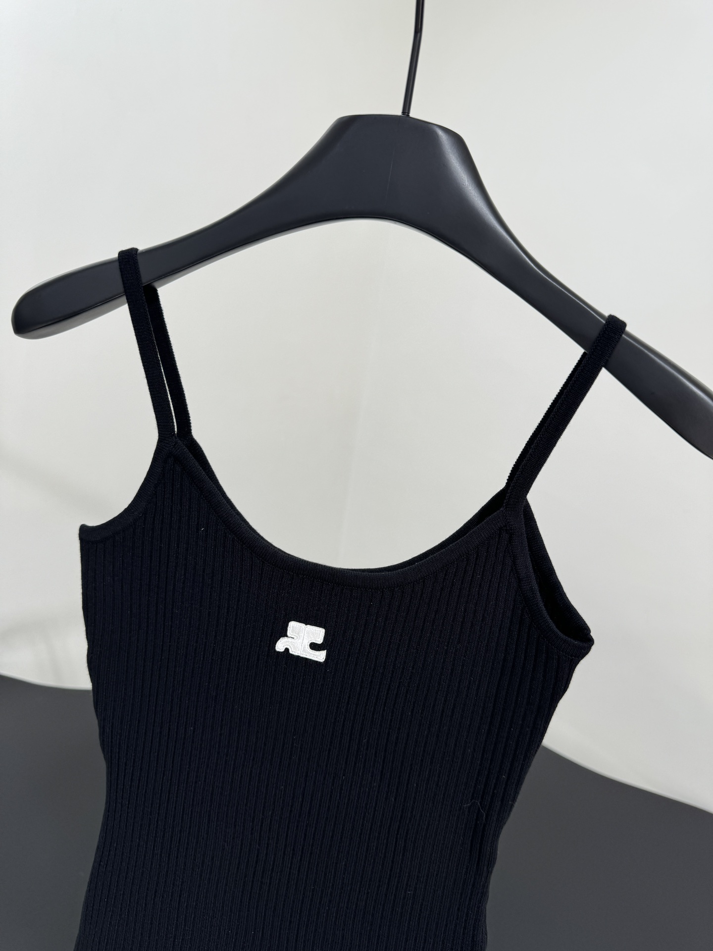 Courrege Suit: Original Hardcore Design with New Cotton Knit Vest and Logo Embroidery - 图片 2