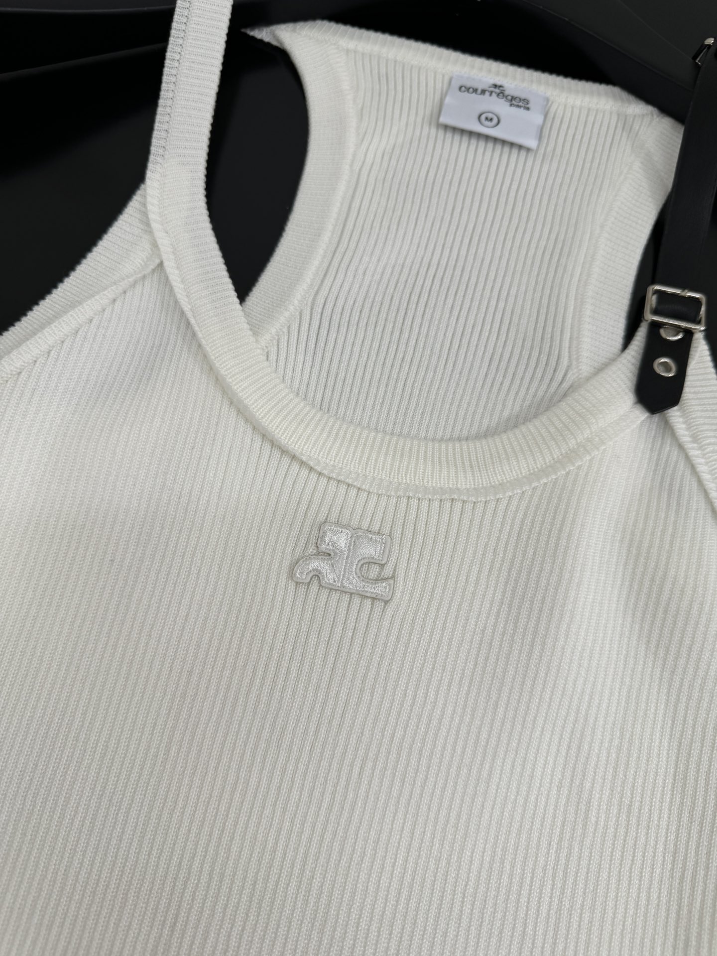 Courreges Original Female Suit with Cotton Knit Vest: Stylish and Comfortable Combination - 图片 6
