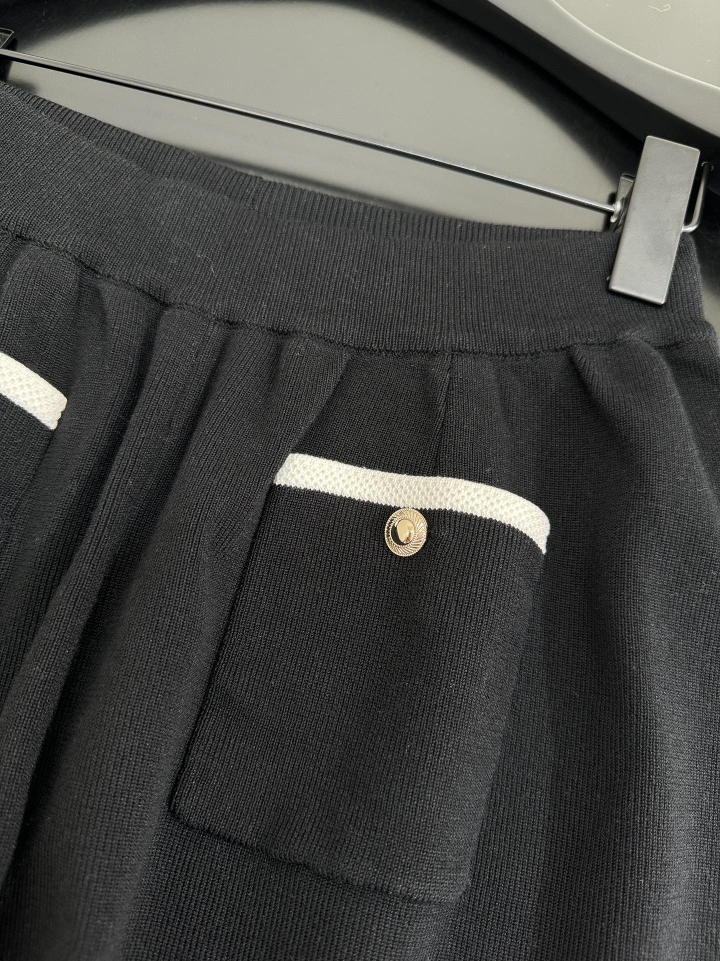 P529 Women’s Cotton Suit with Logo Embroidery and Fresh Shorts - 图片 9