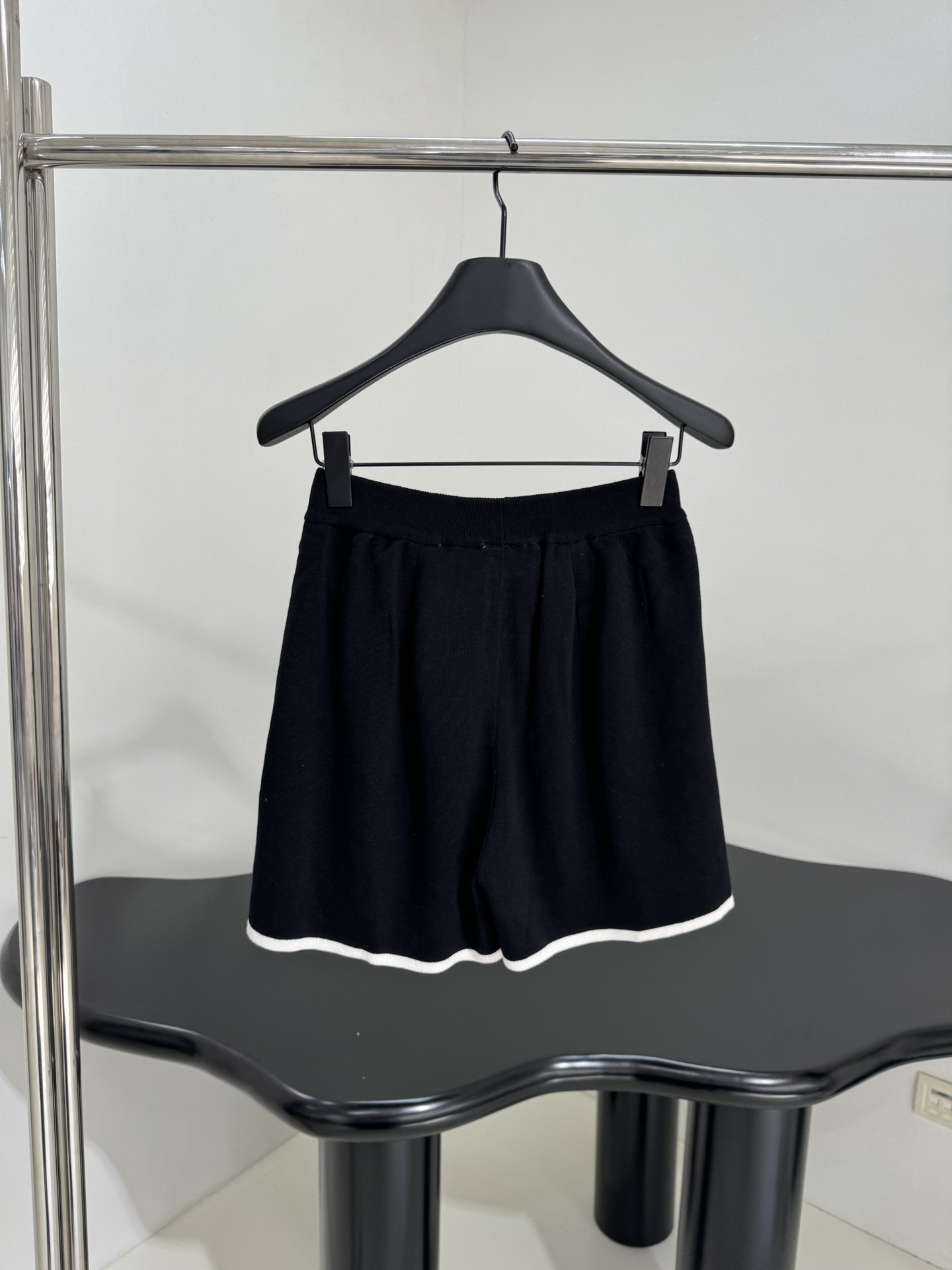 P529 Women’s Cotton Suit with Logo Embroidery and Fresh Shorts - 图片 3
