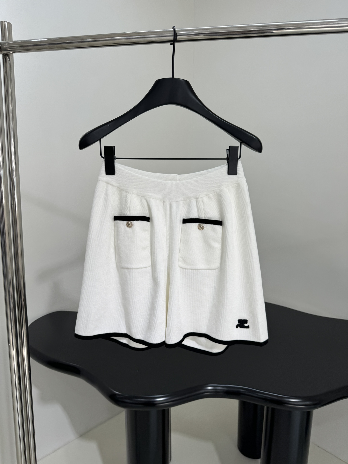 P529 Women’s Cotton Suit with Logo Embroidery and Loose Fit