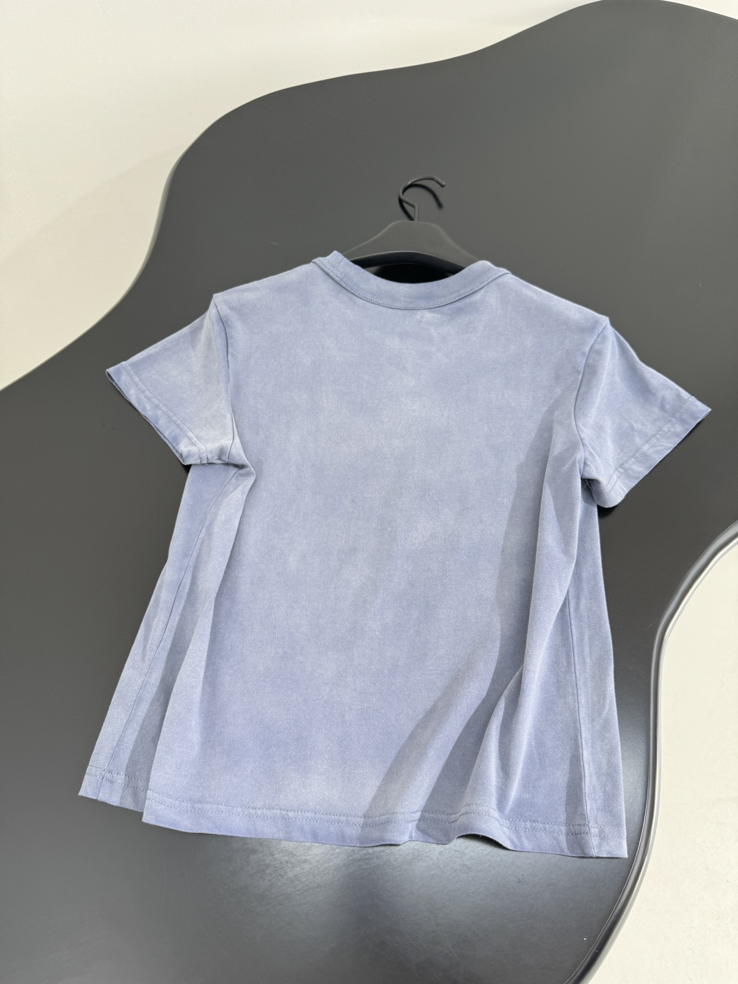 “Alexander Wang’s New Cotton T-Shirt: Original Design with Tattered Logo Tape” - 图片 9