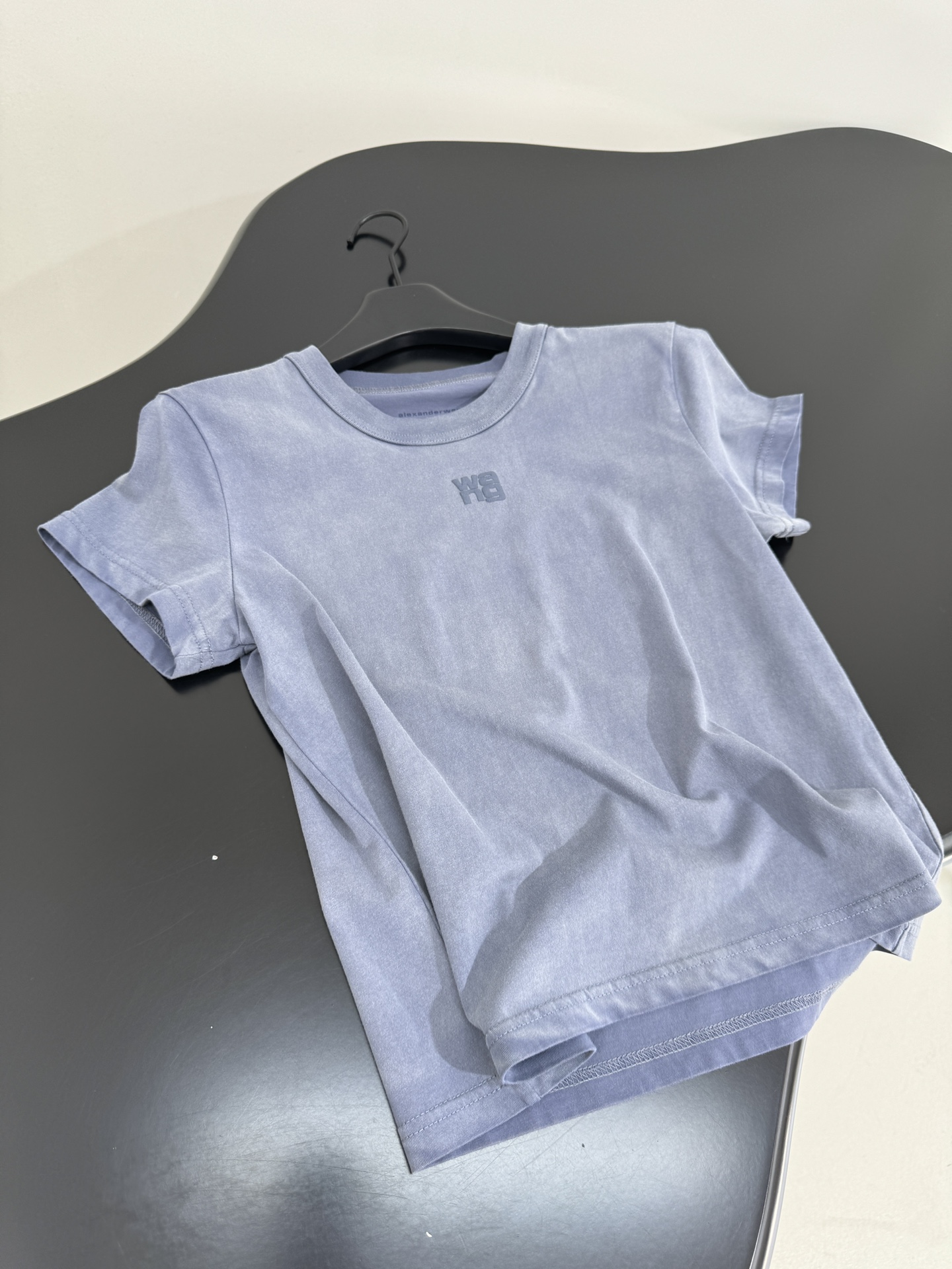 “Alexander Wang’s New Cotton T-Shirt: Original Design with Tattered Logo Tape” - 图片 8