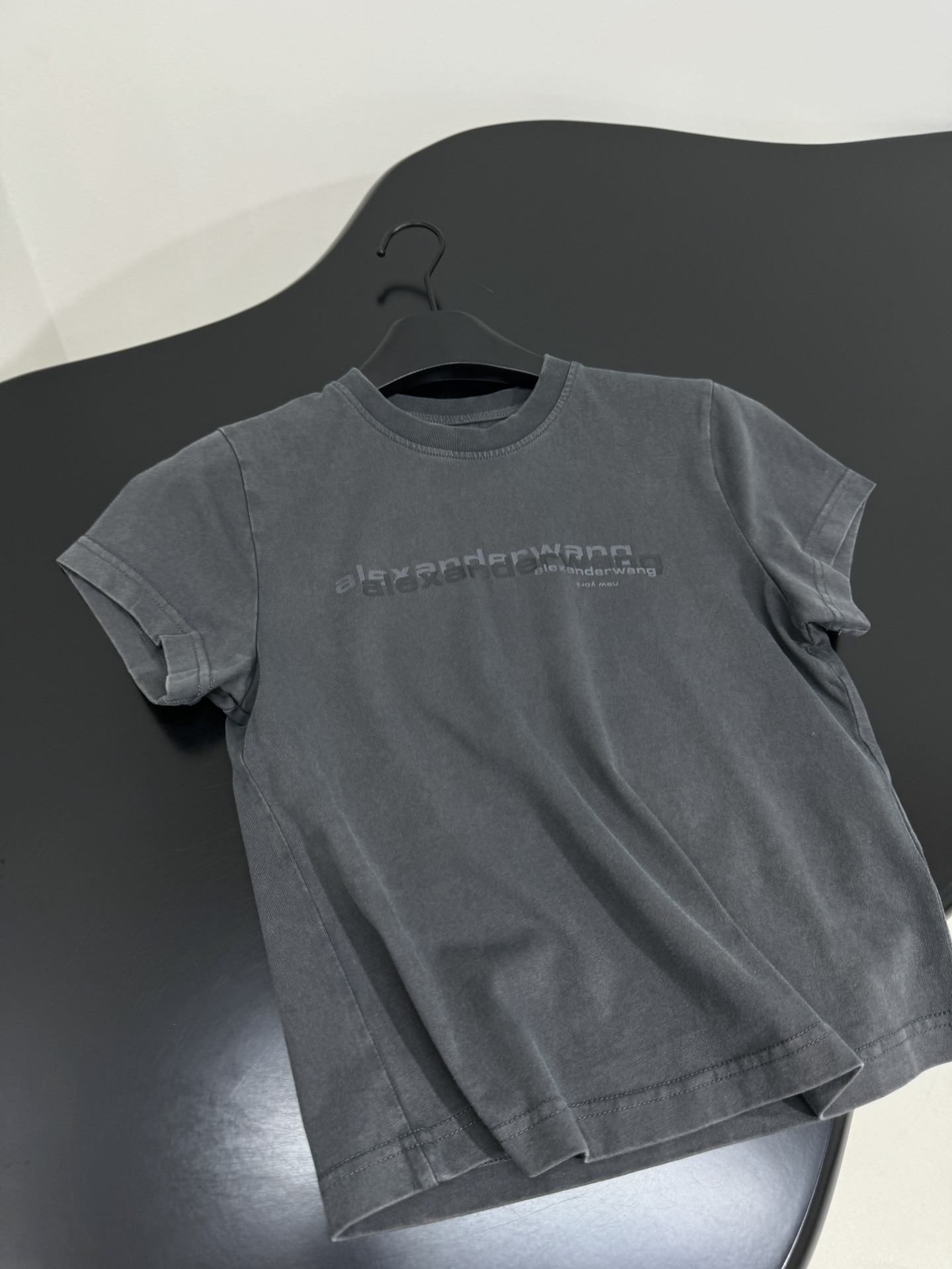 “Hard-Core Women’s Suit: Wang25 Small-Form Voltage T-Shirt with Unique Details” - 图片 7