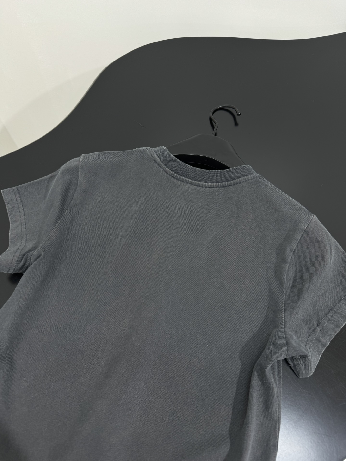 “Hard-Core Women’s Suit: Wang25 Small-Form Voltage T-Shirt with Unique Details” - 图片 9