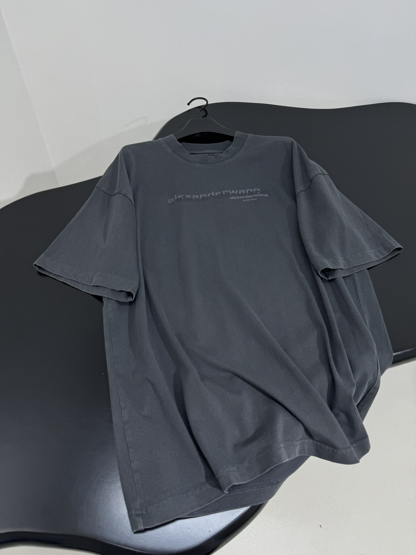 “Alexandre Wang25 New Pressurized T-Shirts with Film Label and Cotton-Lined Fabric” - 图片 8