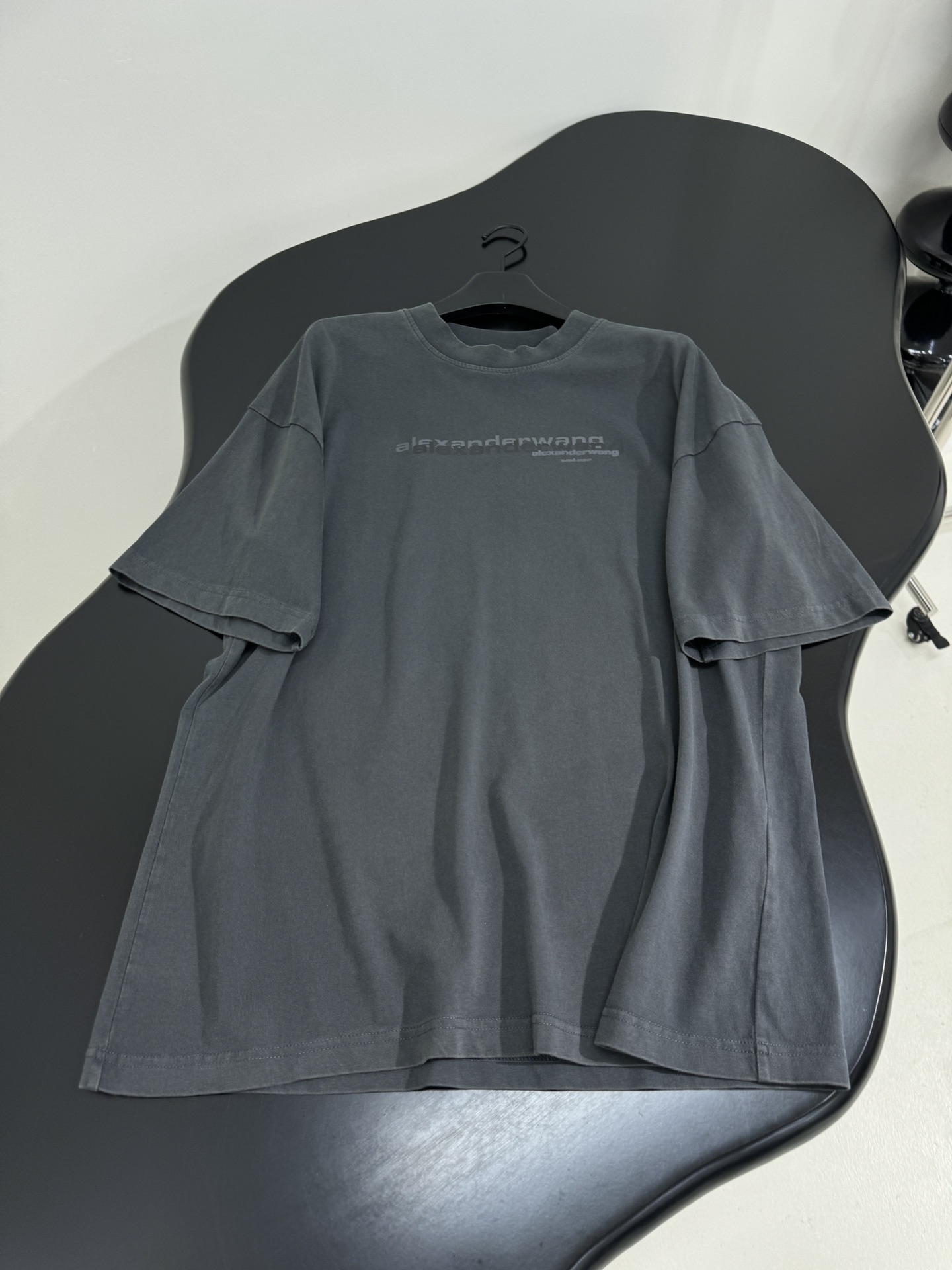 “Alexandre Wang25 New Pressurized T-Shirts with Film Label and Cotton-Lined Fabric” - 图片 4