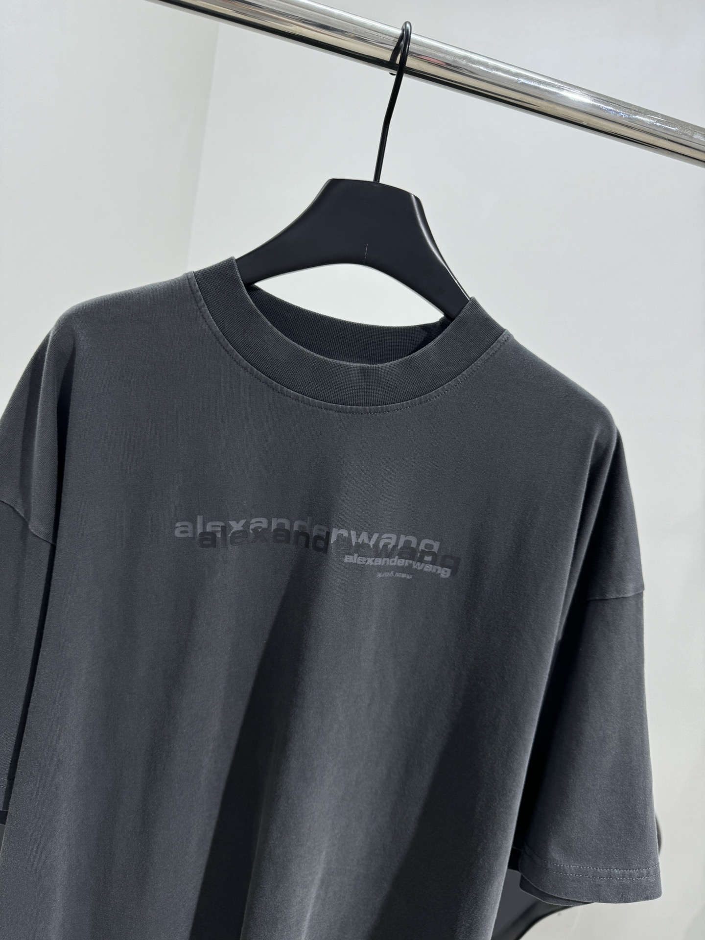 “Alexandre Wang25 New Pressurized T-Shirts with Film Label and Cotton-Lined Fabric” - 图片 2