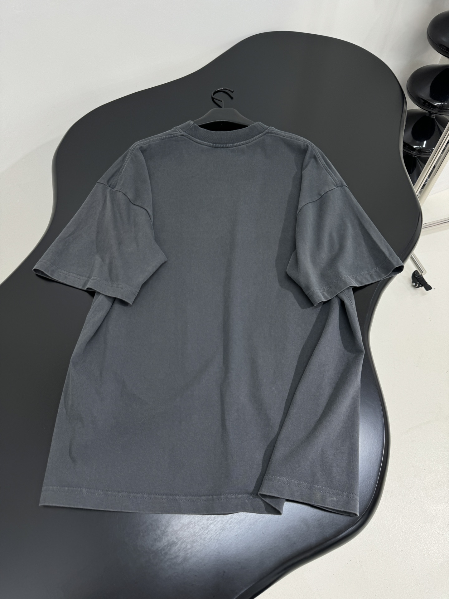 “Alexandre Wang25 New Pressurized T-Shirts with Film Label and Cotton-Lined Fabric” - 图片 9