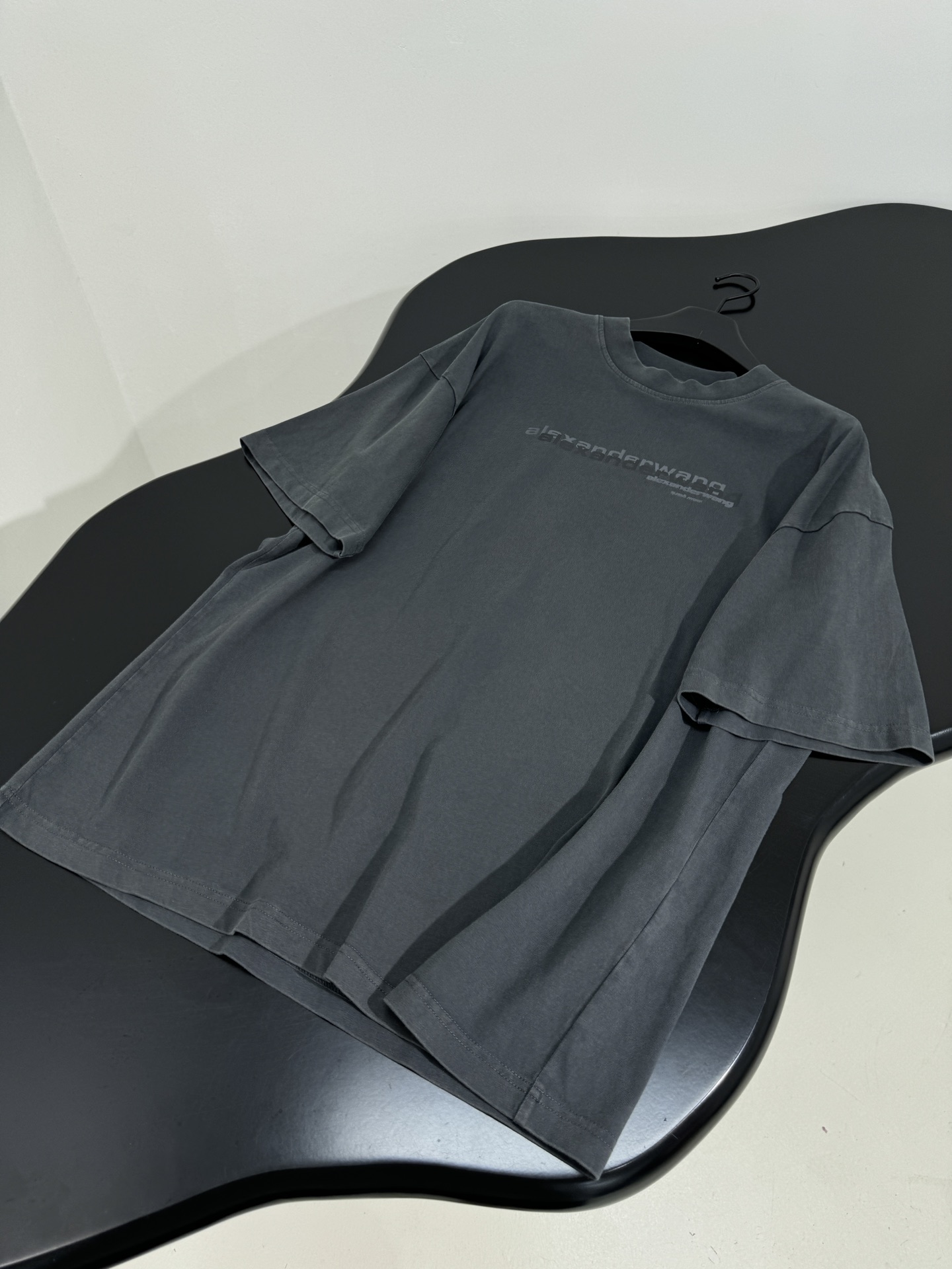 “Alexandre Wang25 New Pressurized T-Shirts with Film Label and Cotton-Lined Fabric” - 图片 5