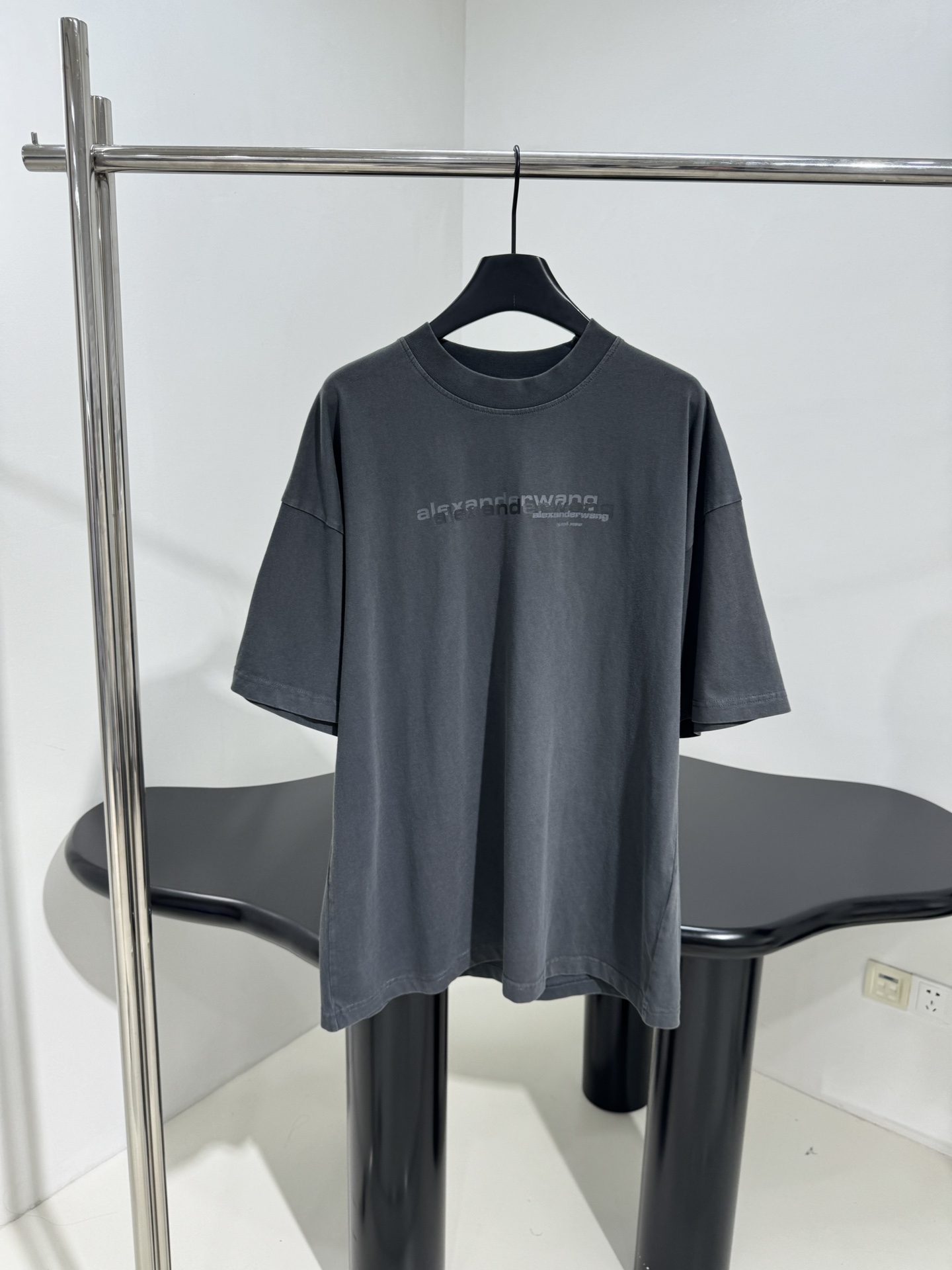 “Alexandre Wang25 New Pressurized T-Shirts with Film Label and Cotton-Lined Fabric” - 图片 1