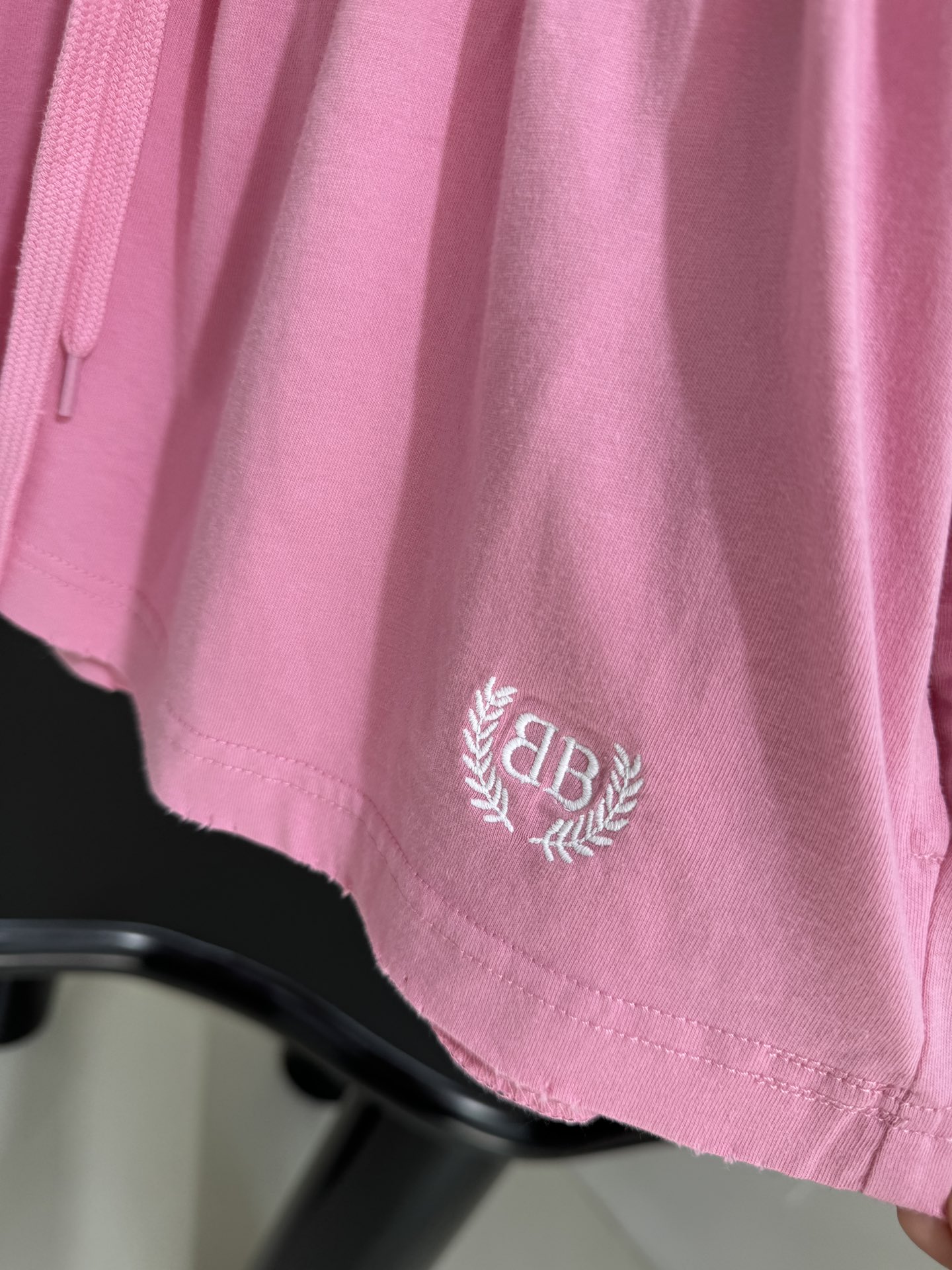 Balenciaga Inspired Laurel Classic Football Shorts with Gender Equality Embroidery - 图片 3