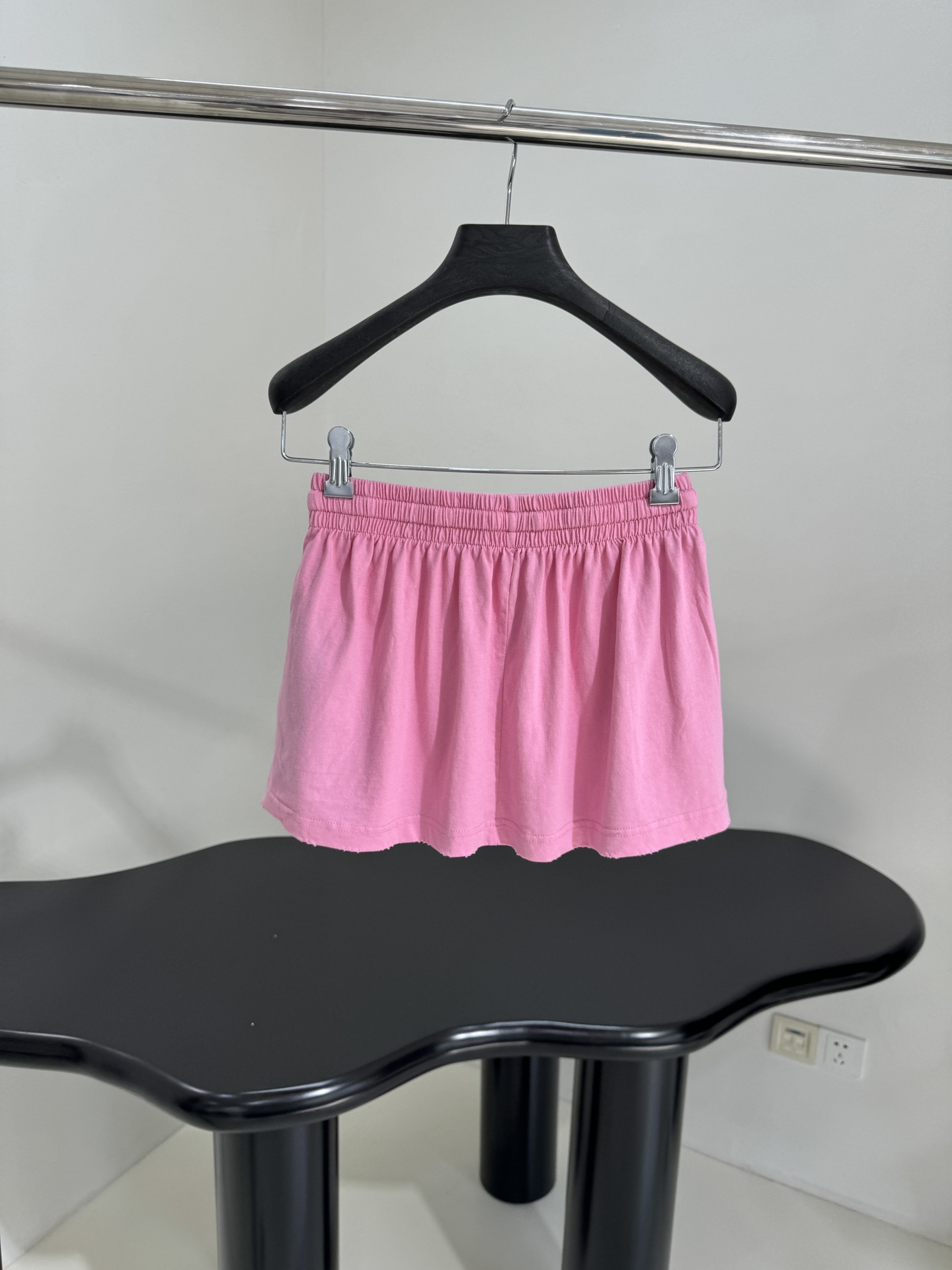 Balenciaga Inspired Laurel Classic Football Shorts with Gender Equality Embroidery - 图片 4