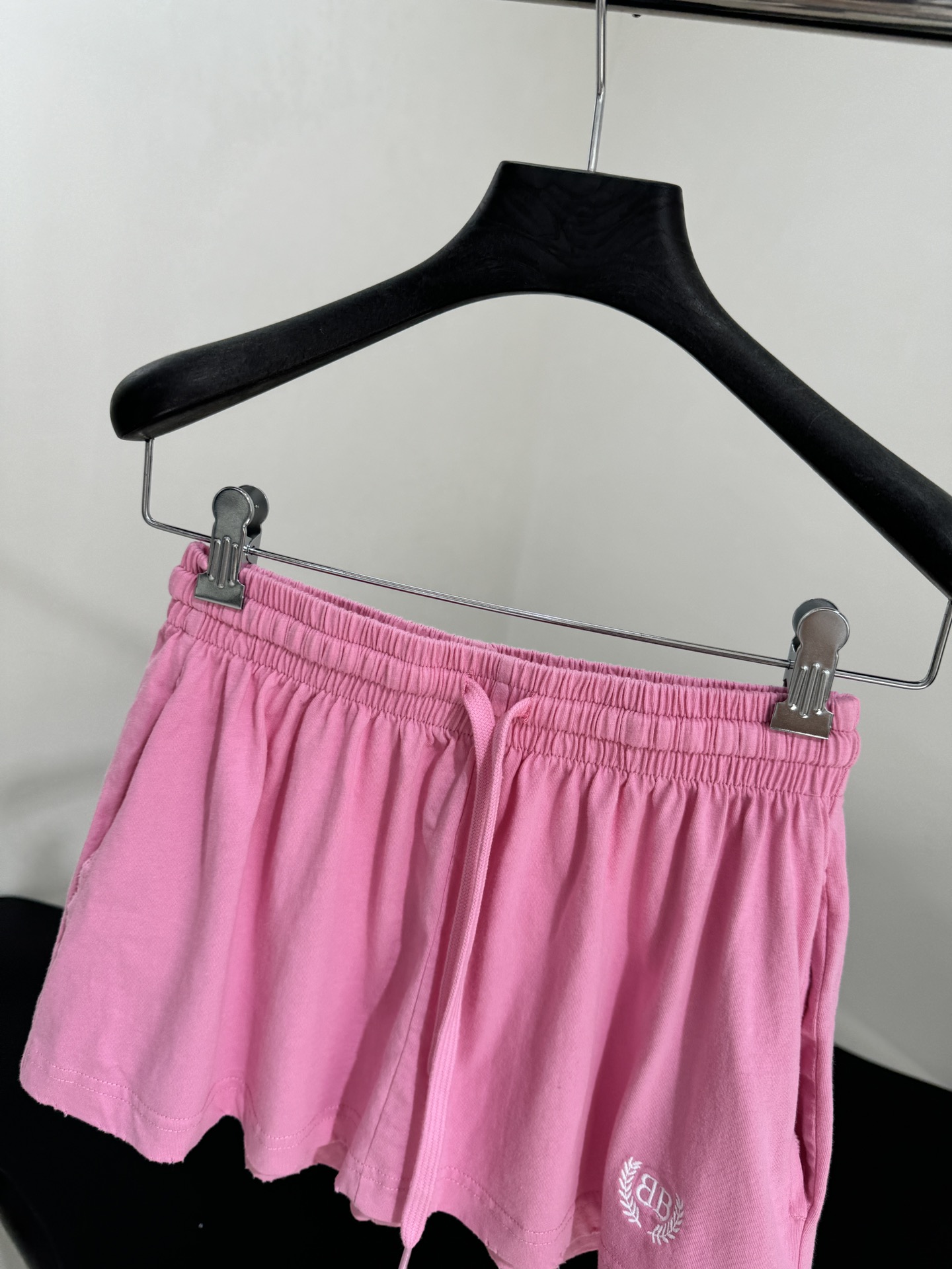 Balenciaga Inspired Laurel Classic Football Shorts with Gender Equality Embroidery - 图片 2