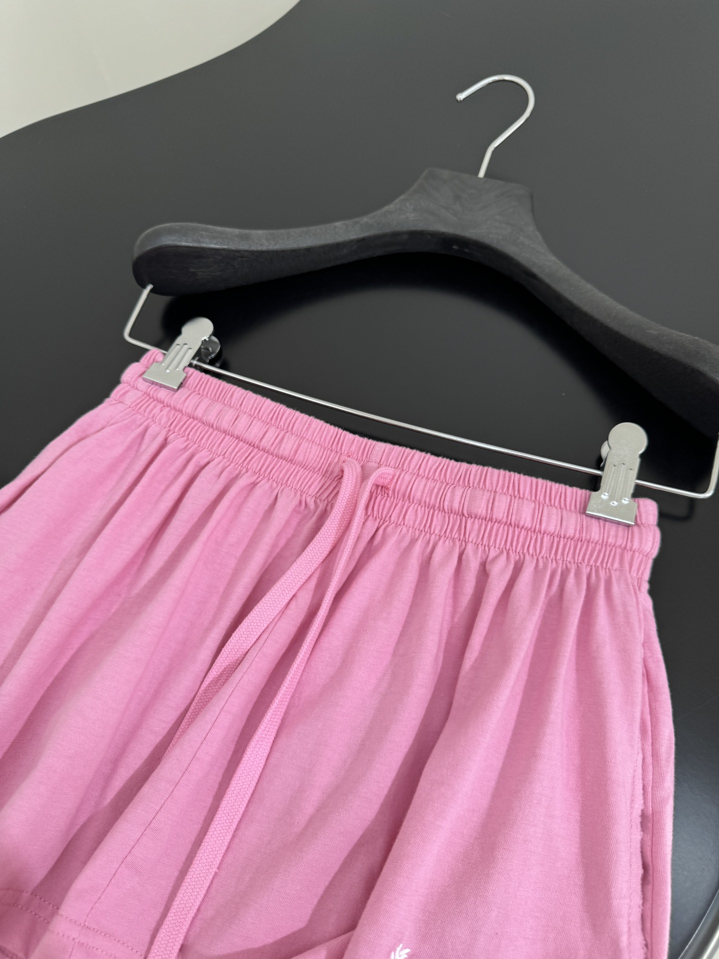 Balenciaga Inspired Laurel Classic Football Shorts with Gender Equality Embroidery - 图片 8