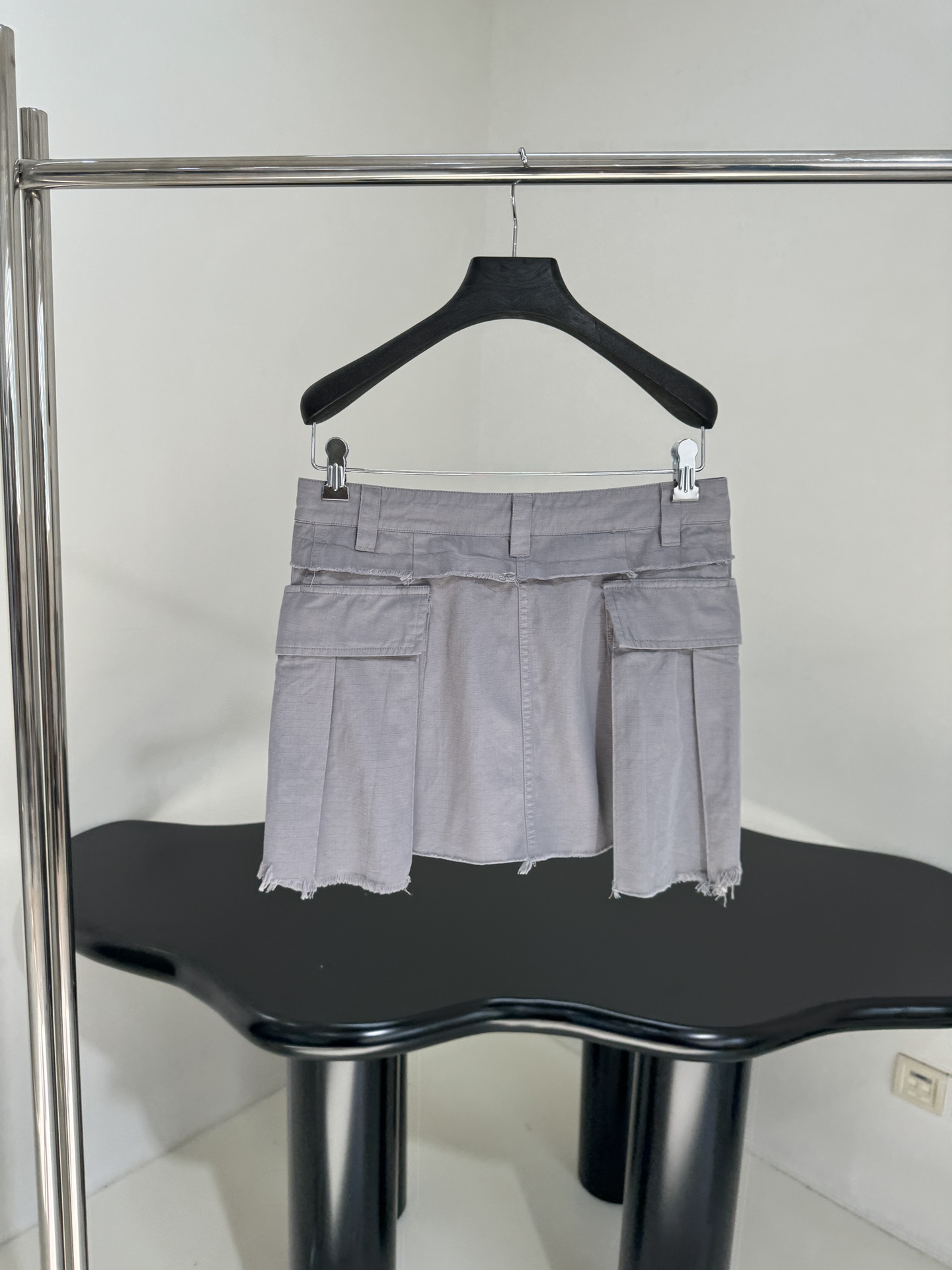 Balenciaga P621 Cargo Miniskirt: Hard-Ass Dress with Unique Features and Stylish Design - 图片 3