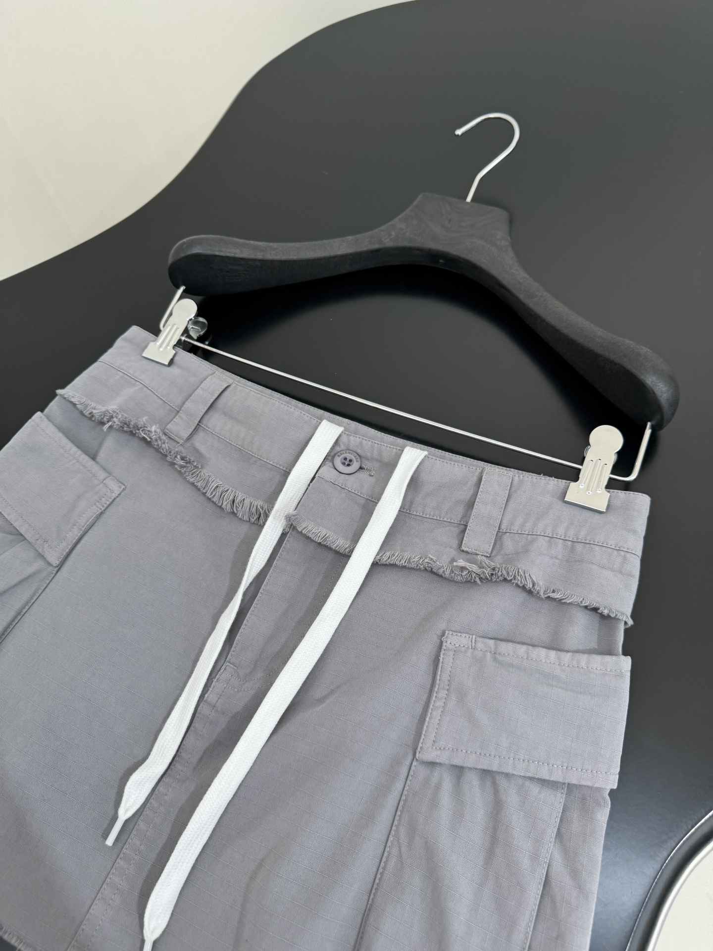 Balenciaga P621 Cargo Miniskirt: Hard-Ass Dress with Unique Features and Stylish Design - 图片 6