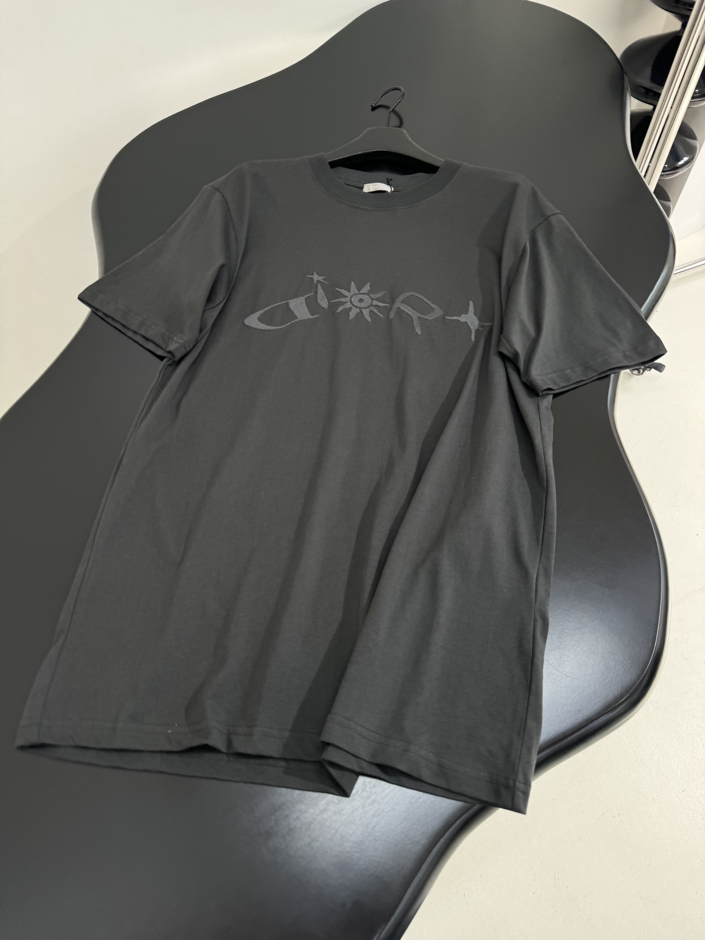 Title: Original Dio x Hamilton Cotton Embroidered T-Shirts and Slitting Needles for Fabric Production - 图片 4