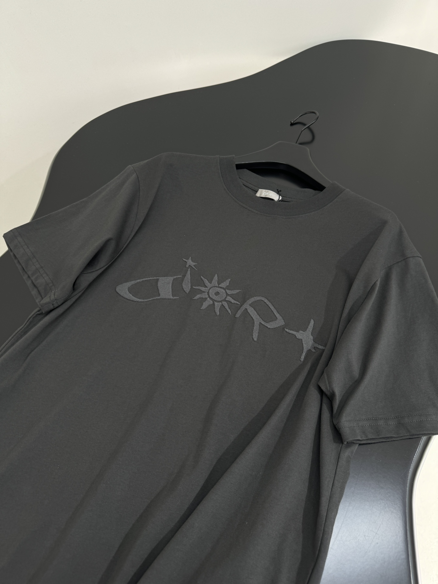 Title: Original Dio x Hamilton Cotton Embroidered T-Shirts and Slitting Needles for Fabric Production - 图片 5