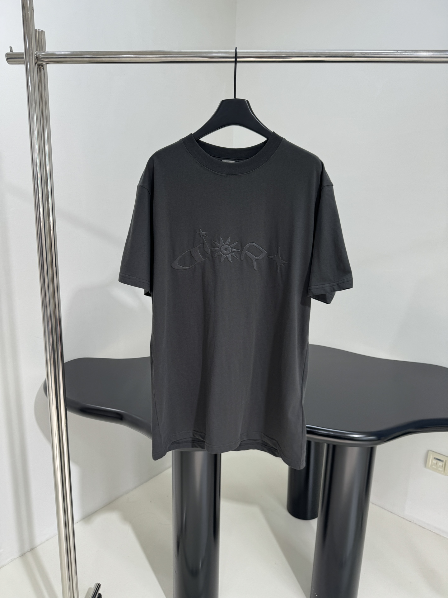 Title: Original Dio x Hamilton Cotton Embroidered T-Shirts and Slitting Needles for Fabric Production