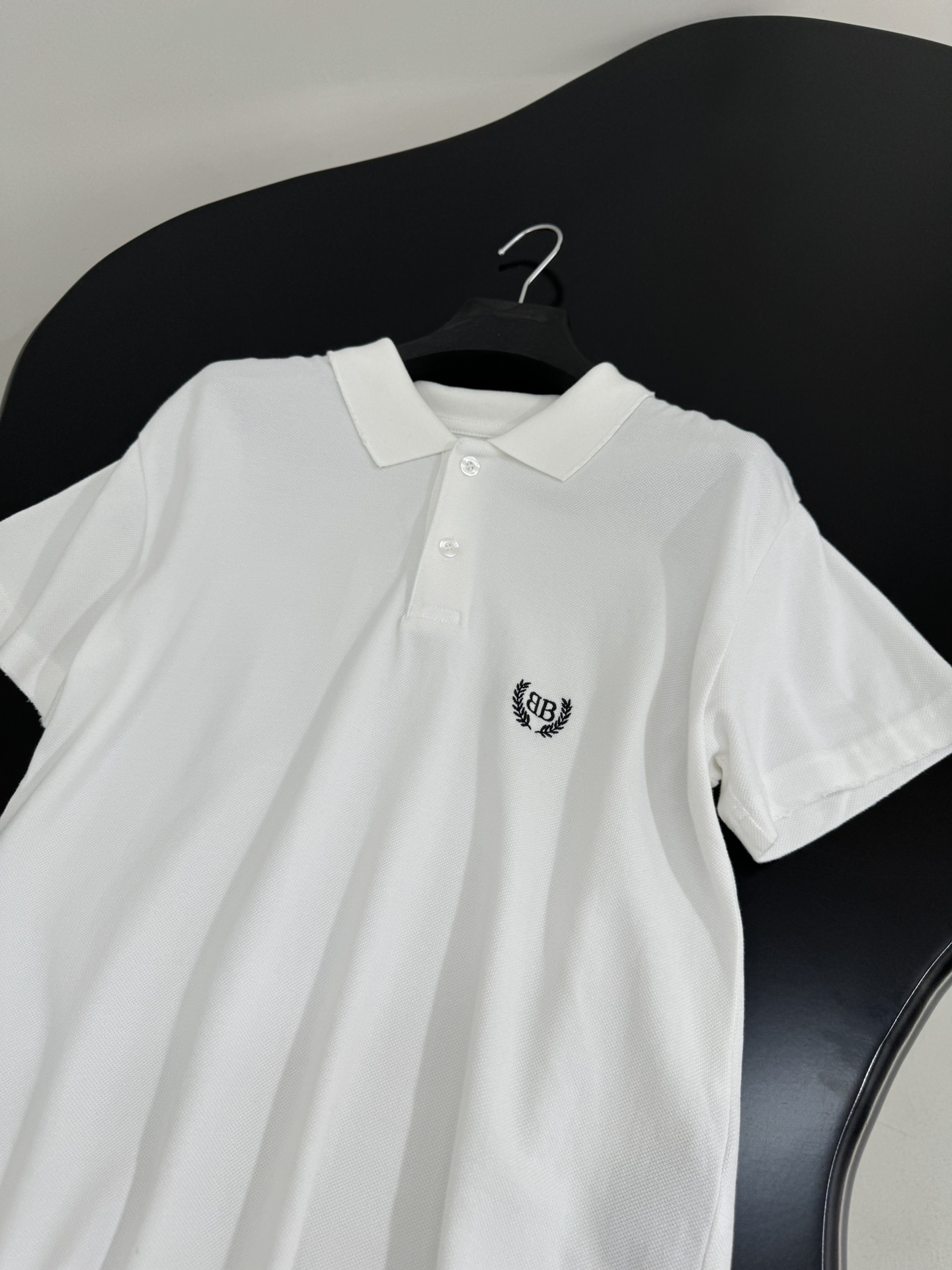 “Balenciaga Laurel Classic Cortex Polo T-shirt: Unique Design with Embroidered Logo” - 图片 5