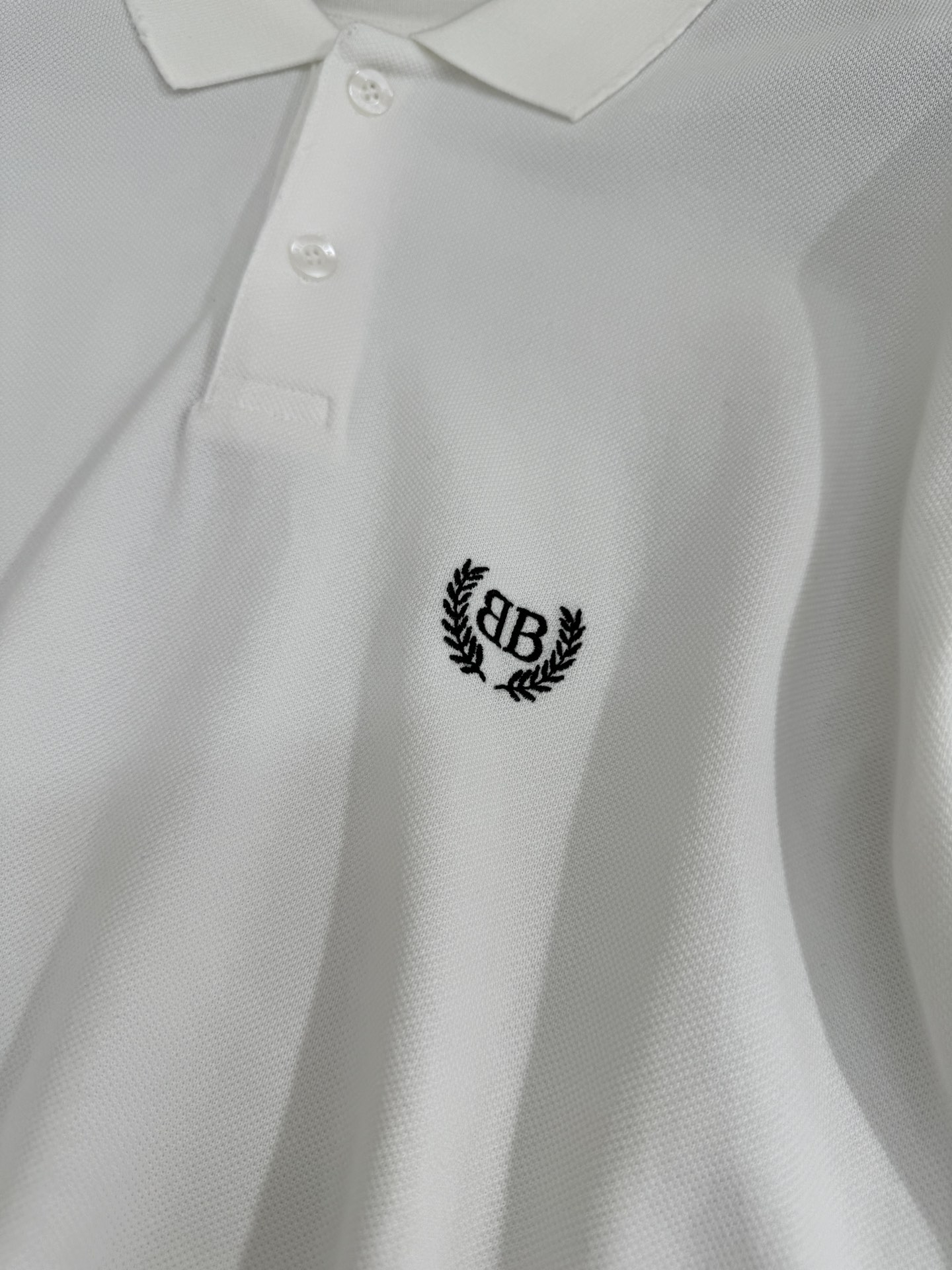“Balenciaga Laurel Classic Cortex Polo T-shirt: Unique Design with Embroidered Logo” - 图片 6