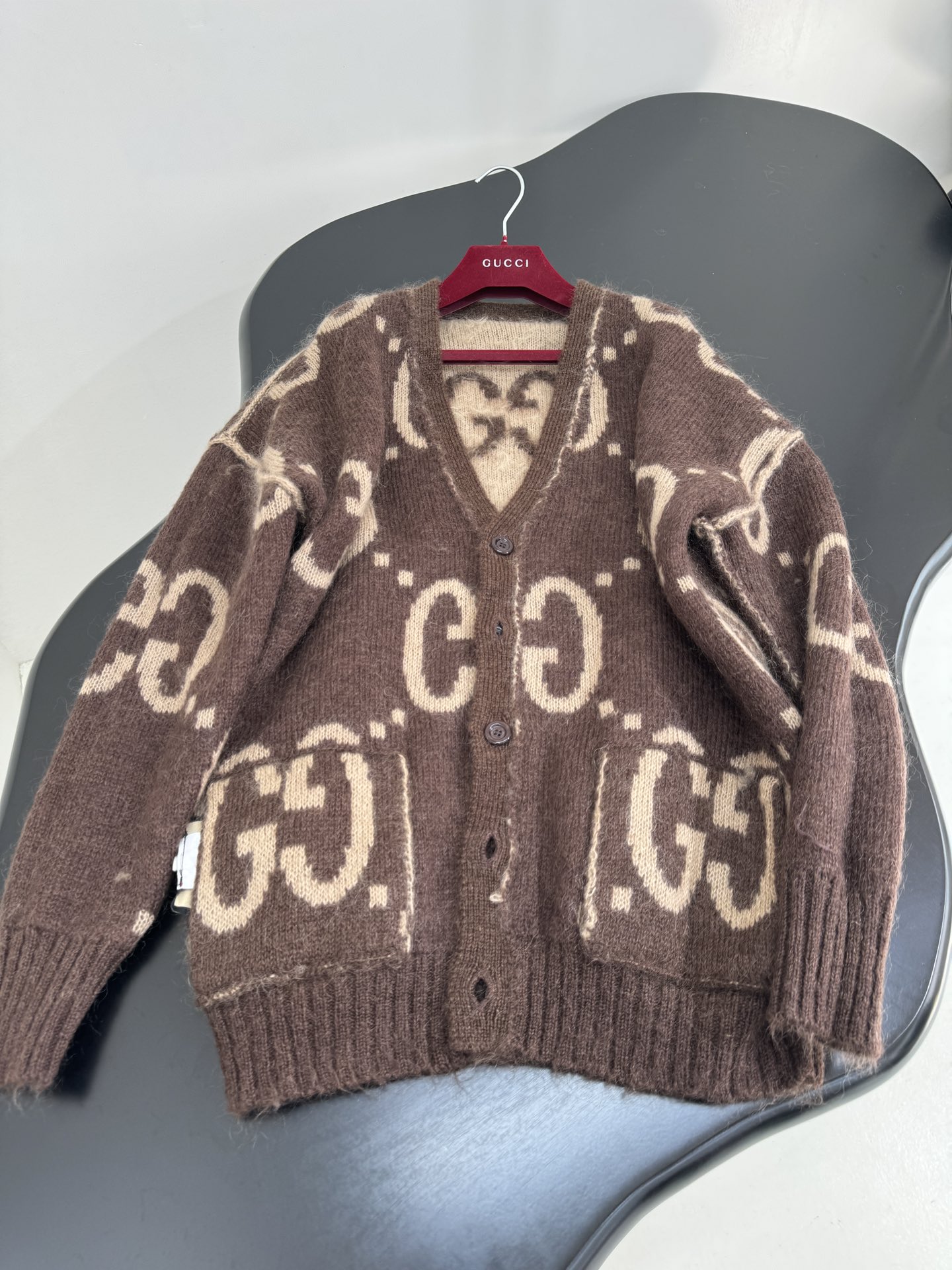 “GG Wool Mahjongg Embroidered V-Neck Cardigan in Dark Brown and Khaki for Fall Fashion” - 图片 5