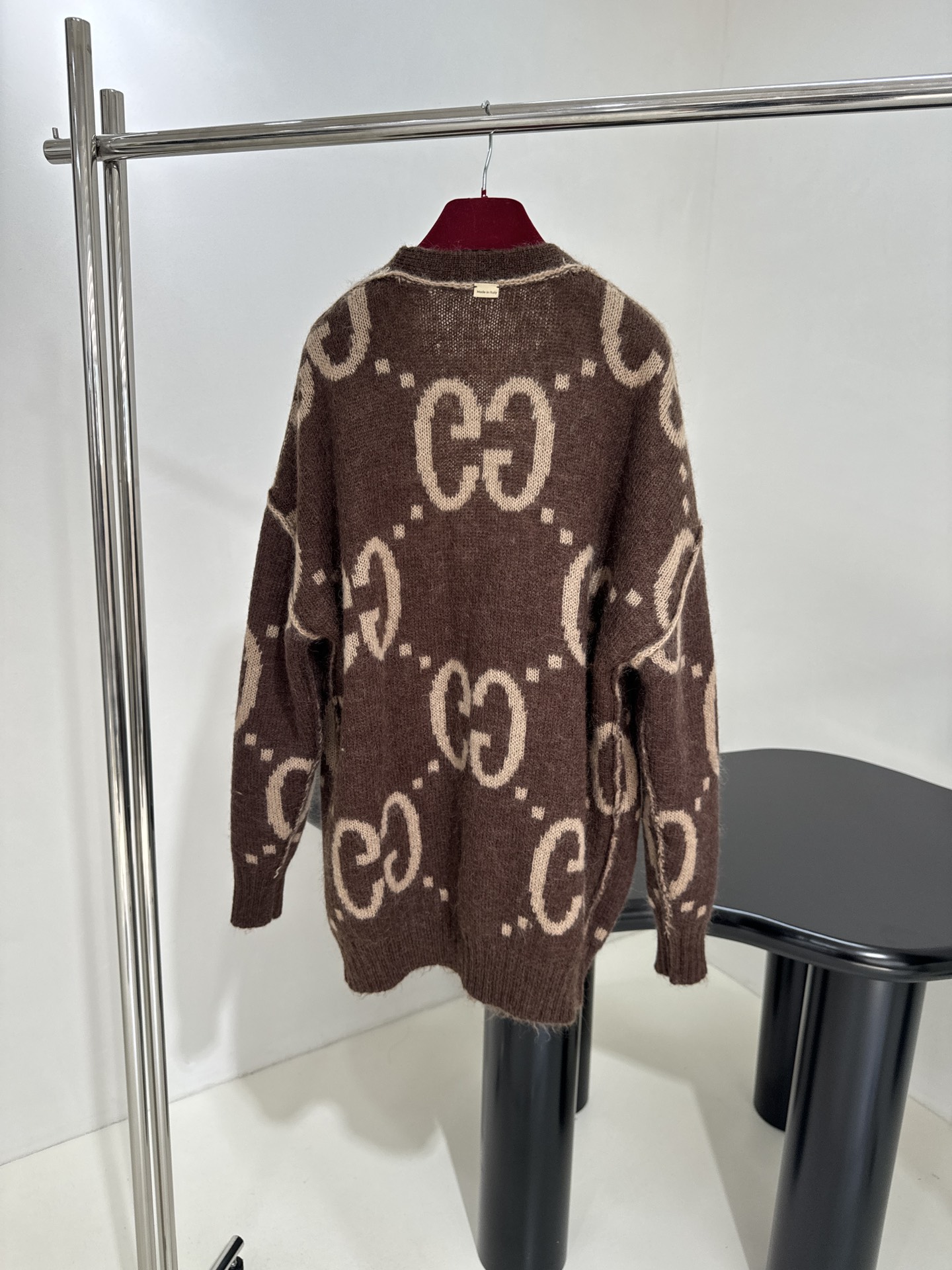 “GG Wool Mahjongg Embroidered V-Neck Cardigan in Dark Brown and Khaki for Fall Fashion” - 图片 3