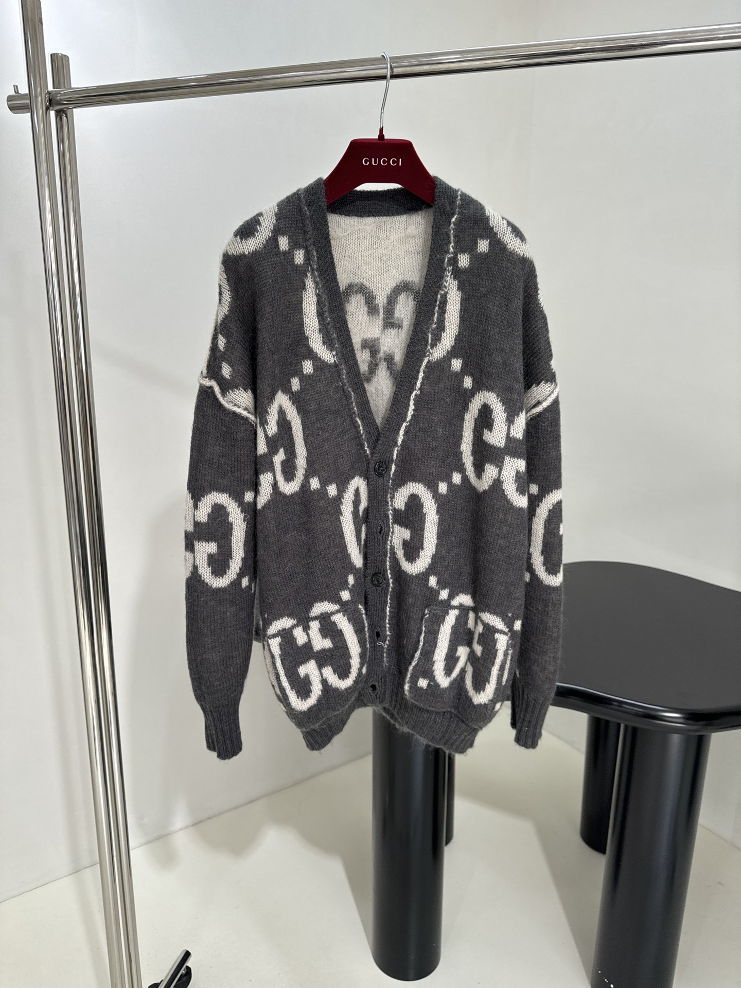 “Autumn New Clothes: GG Wool Mahjongg Embroidered Jacket in Dark Grey and White” - 图片 1