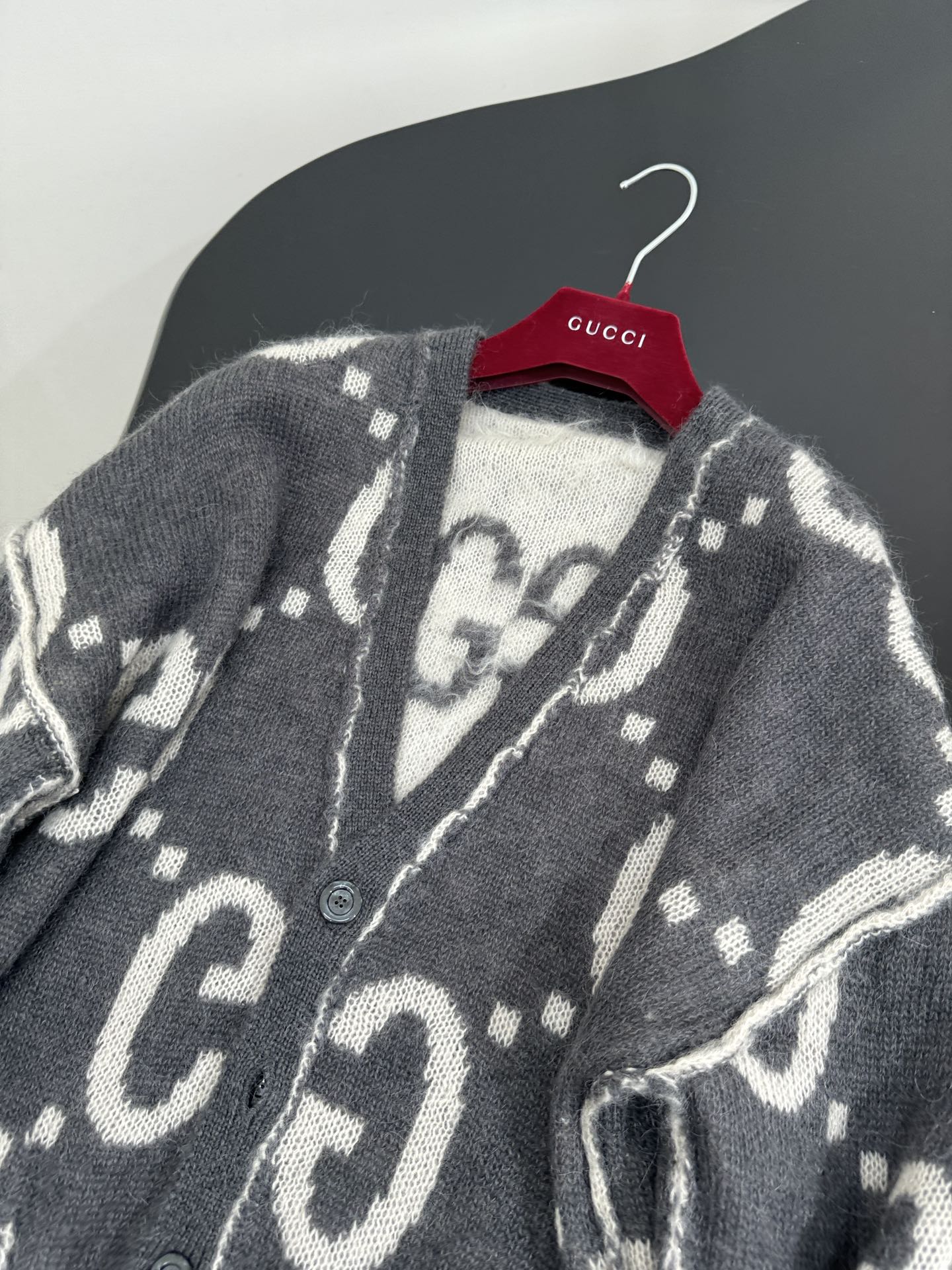 “Autumn New Clothes: GG Wool Mahjongg Embroidered Jacket in Dark Grey and White” - 图片 6