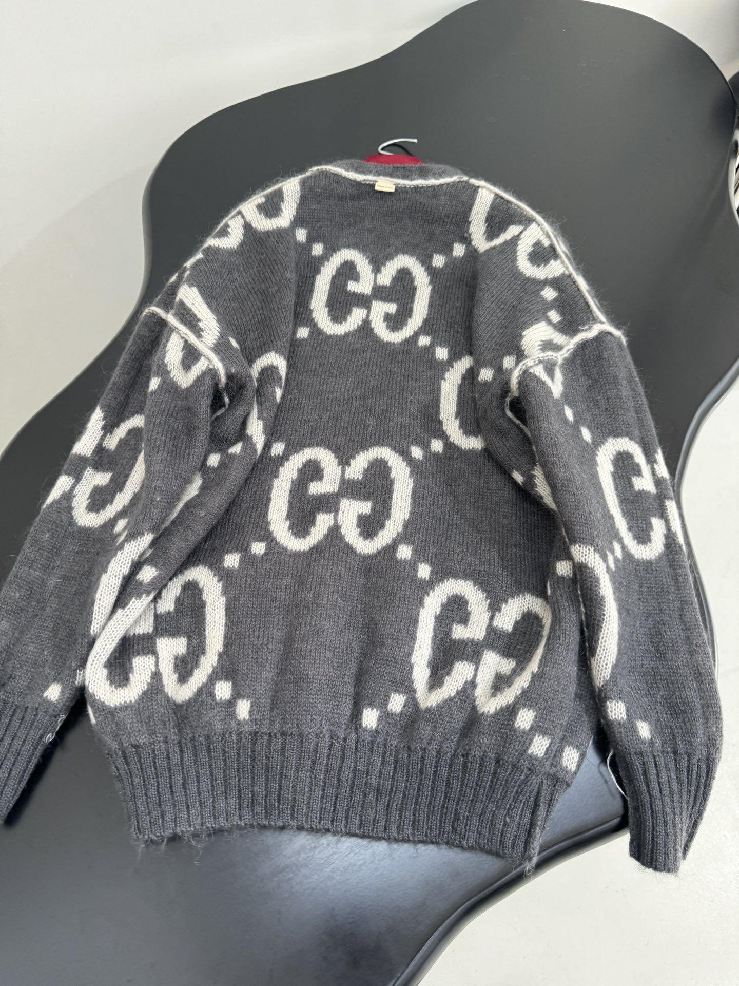 “Autumn New Clothes: GG Wool Mahjongg Embroidered Jacket in Dark Grey and White” - 图片 8