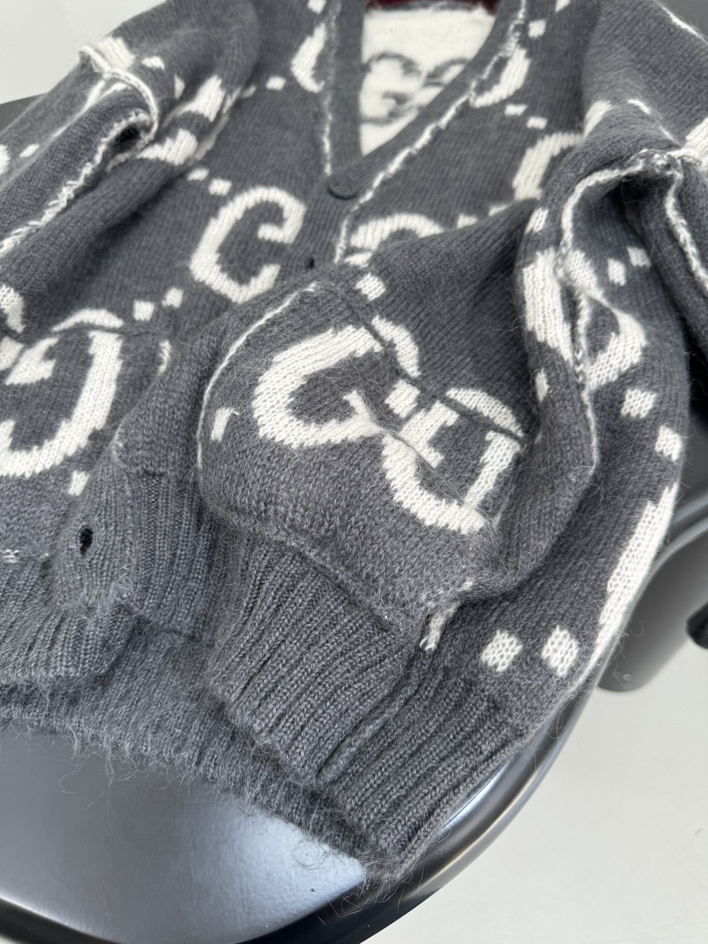 “Autumn New Clothes: GG Wool Mahjongg Embroidered Jacket in Dark Grey and White” - 图片 7