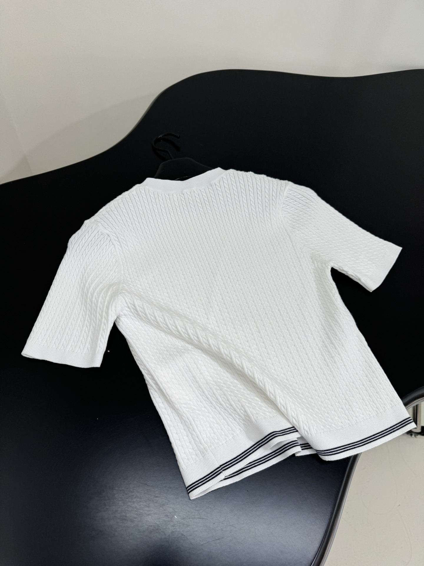 Striped Hem Wool Knit Top with Embroidered Logo - Comfortable & Stylish 10 i1753870906 2338 2