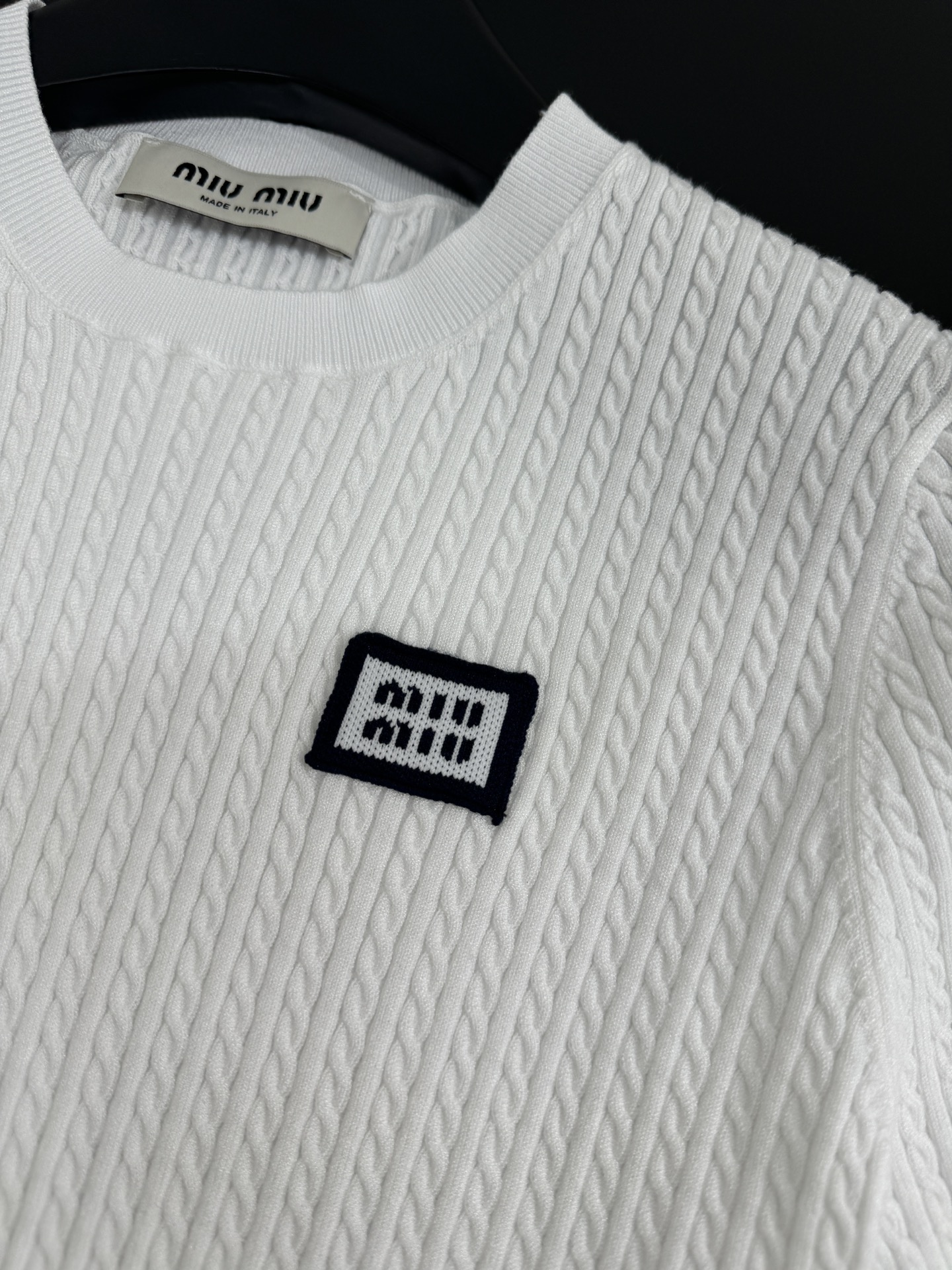 Striped Hem Wool Knit Top with Embroidered Logo - Comfortable & Stylish 7 i1753870907 4456 0