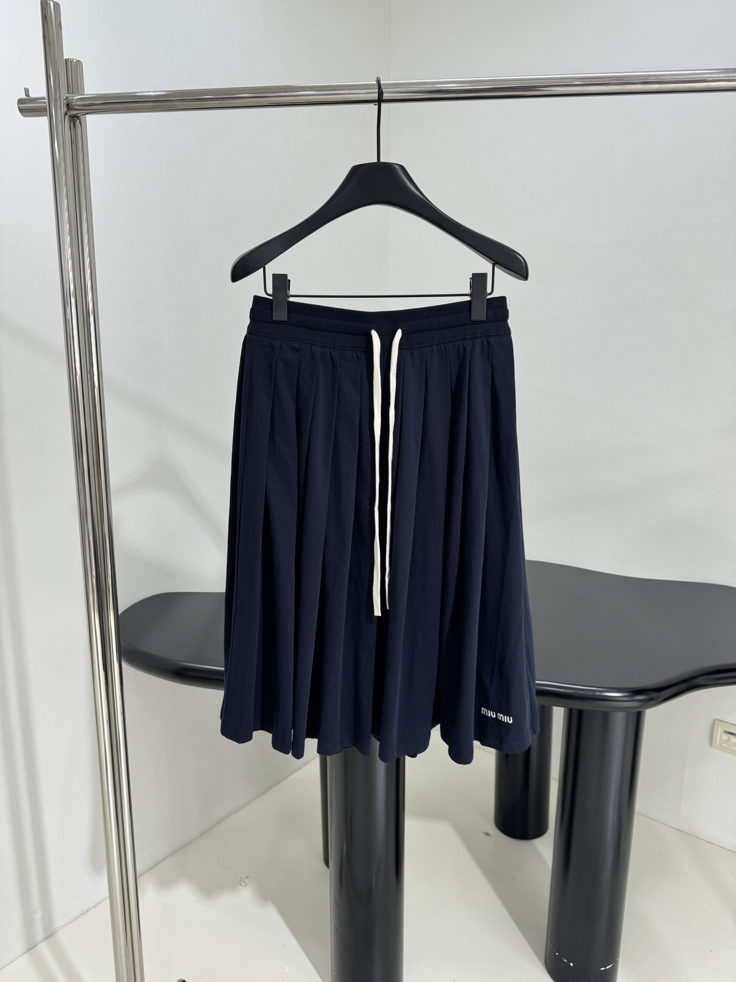 Miu Miu Pleated Navy Knit Midi Skirt with Embroidered Logo 2 i1753870950 4252 7