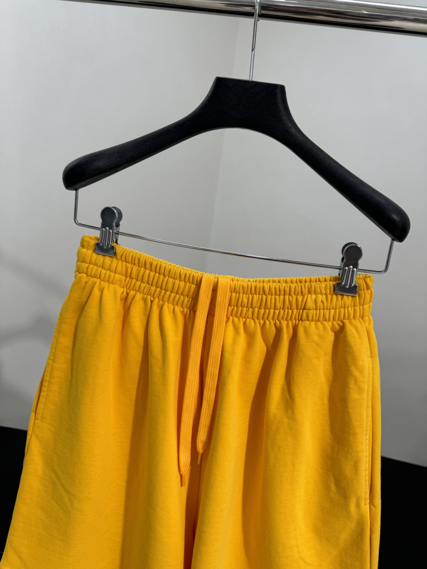 Balenciaga’s Basketball Series: Retro Basketball Art Embroidered Female Suit with Erosion Effect - 图片 2