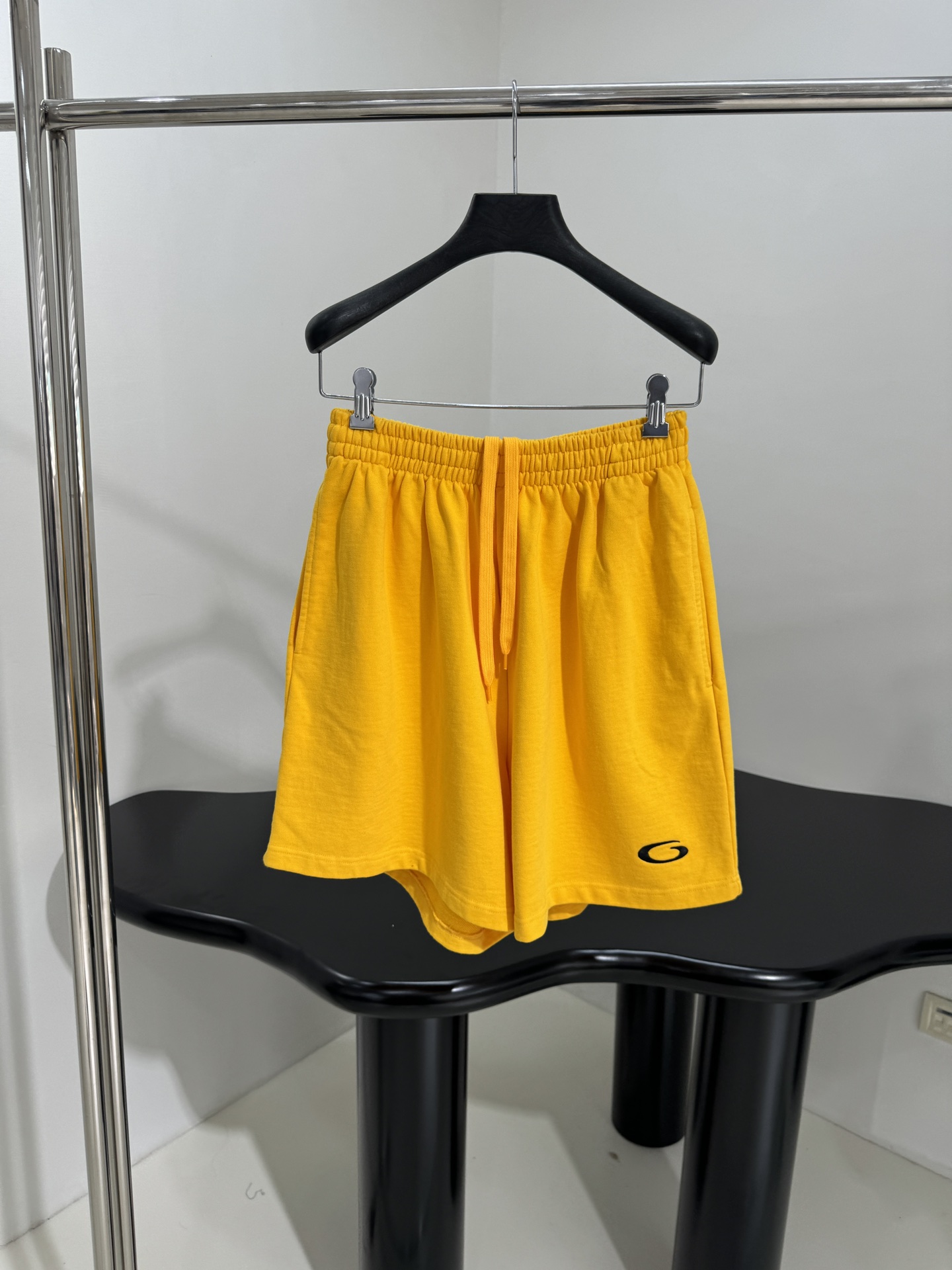 Balenciaga’s Basketball Series: Retro Basketball Art Embroidered Female Suit with Erosion Effect - 图片 1