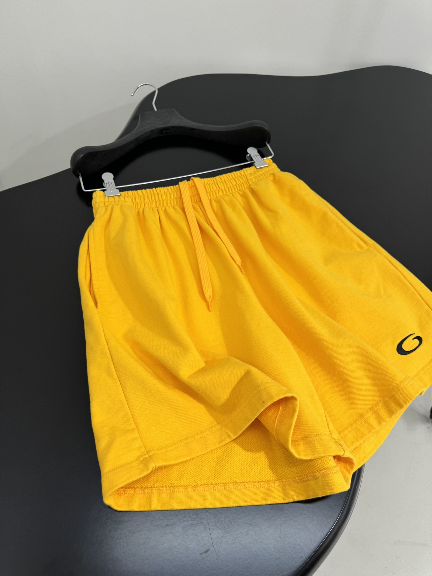 Balenciaga’s Basketball Series: Retro Basketball Art Embroidered Female Suit with Erosion Effect - 图片 7