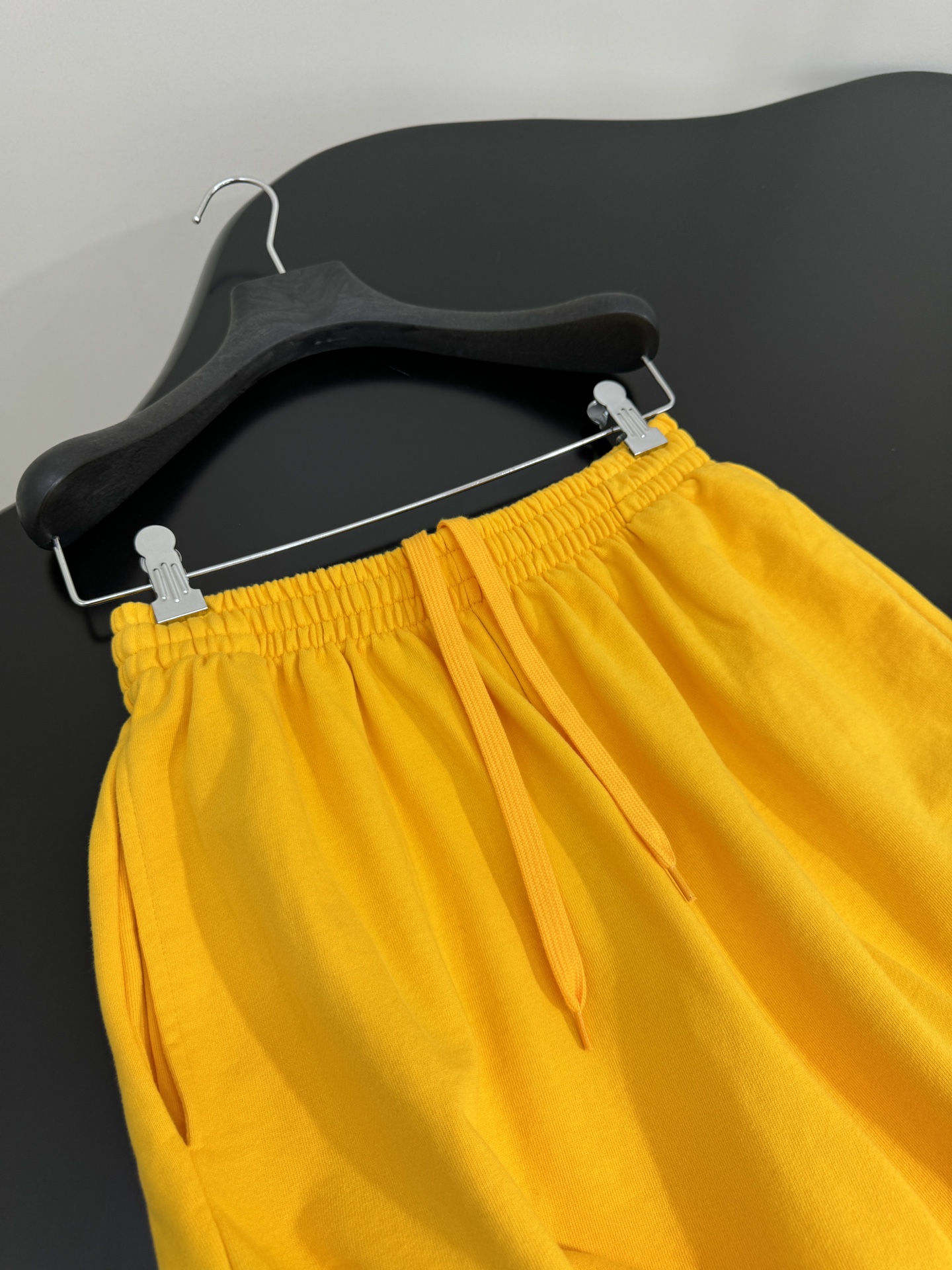 Balenciaga’s Basketball Series: Retro Basketball Art Embroidered Female Suit with Erosion Effect - 图片 8