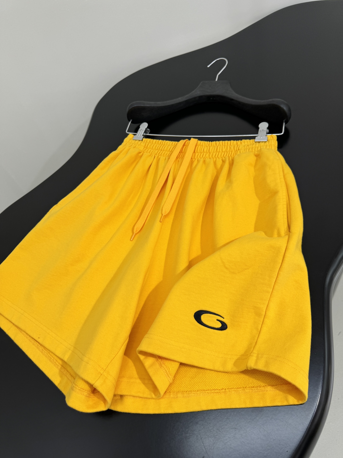 Balenciaga’s Basketball Series: Retro Basketball Art Embroidered Female Suit with Erosion Effect - 图片 5