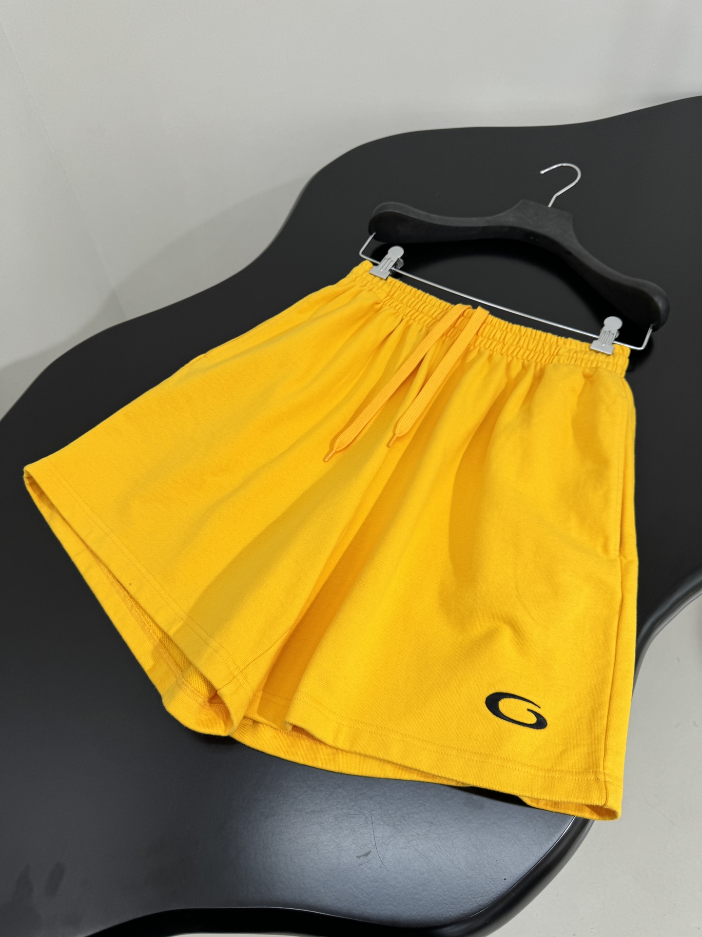 Balenciaga’s Basketball Series: Retro Basketball Art Embroidered Female Suit with Erosion Effect - 图片 4