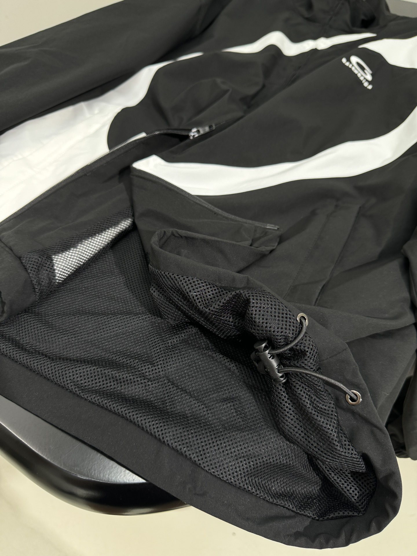 Balenciaga Basketball Series Baggy Sports Jacket: Feminine Suit with Embroidered Art - 图片 7